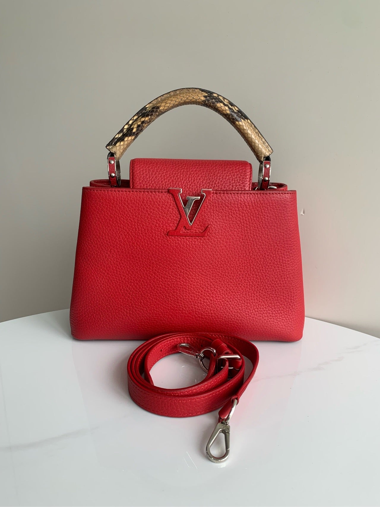 LOUIS VUITTON<br>Shoulder Bag