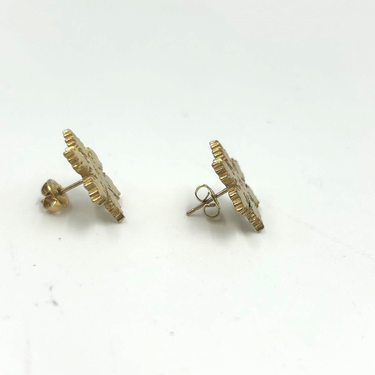 CHANEL<br>Snowflake Pierce Gold