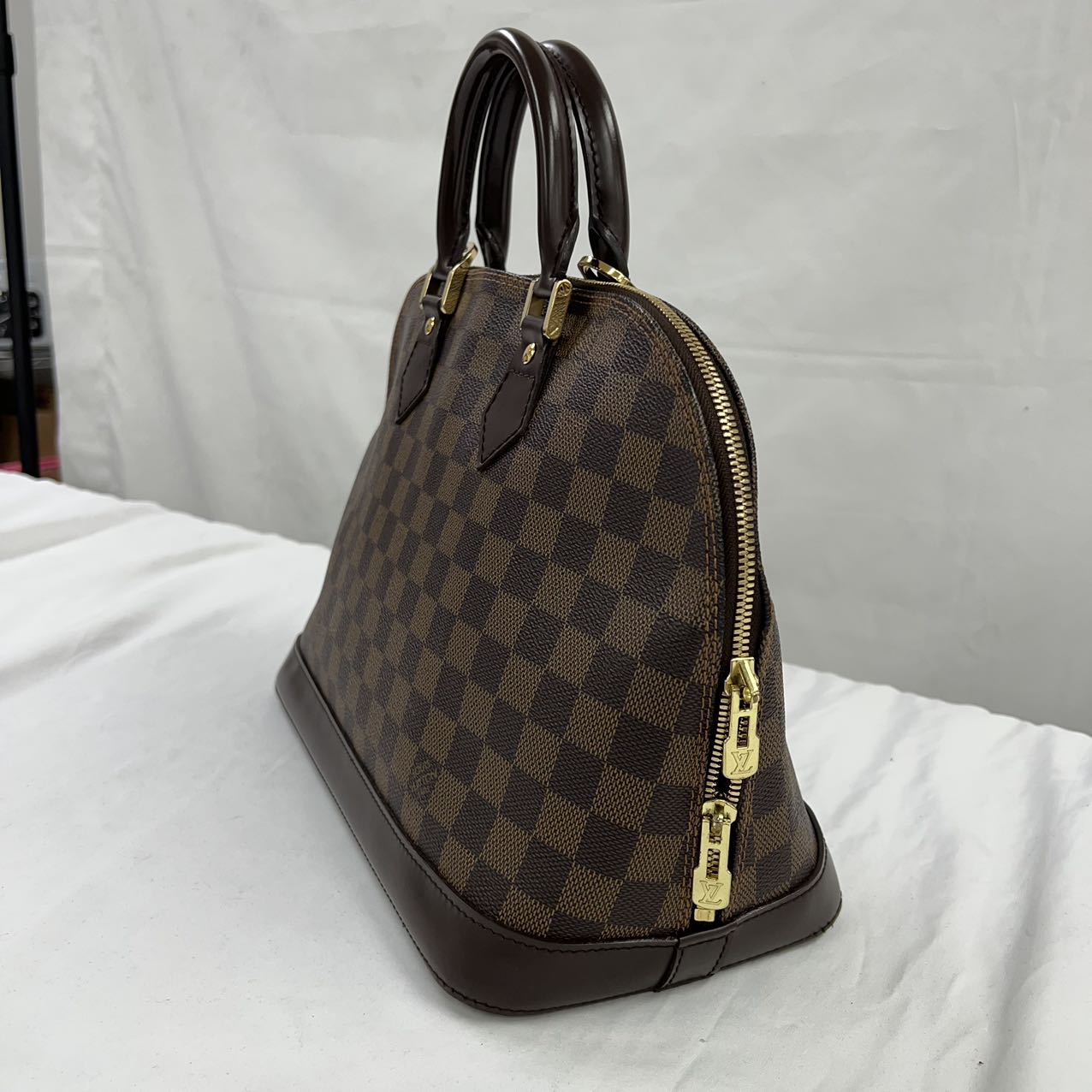 LOUIS VUITTON<br>Arma Ebene Damier Bag