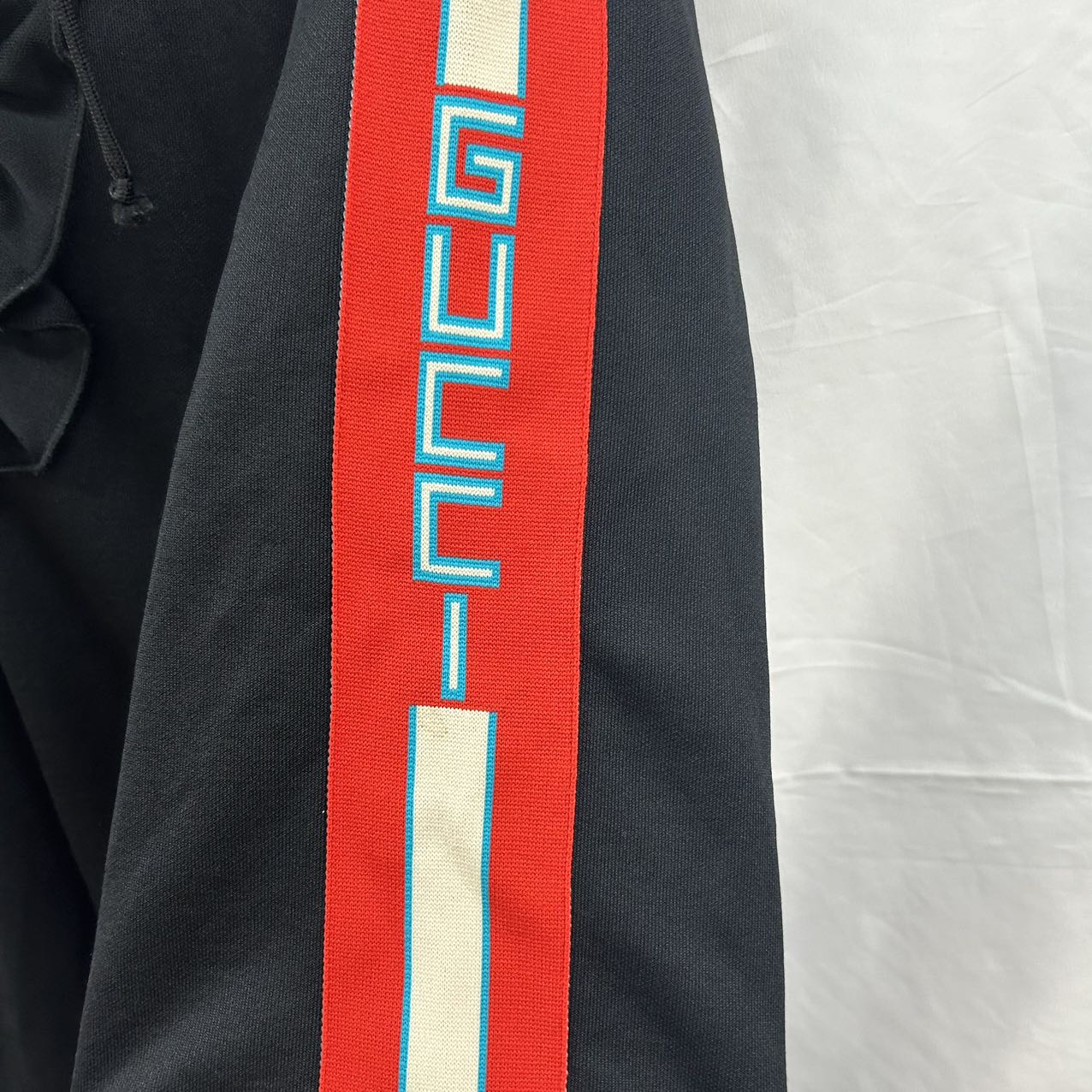 GUCCI<br> Einteiliger Hoodie aus Jersey mit Rüschen