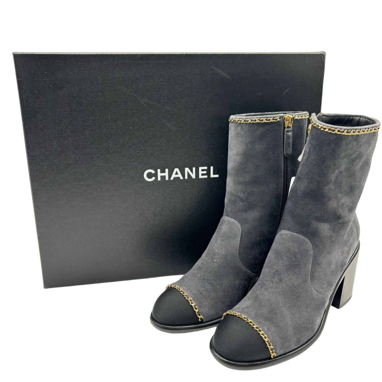 CHANEL<br> Bottes en daim