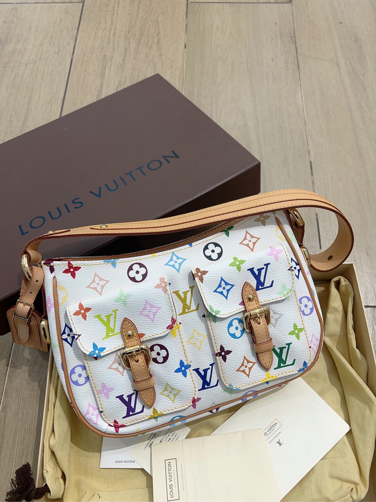 LOUIS VUITTON<br>hand bag