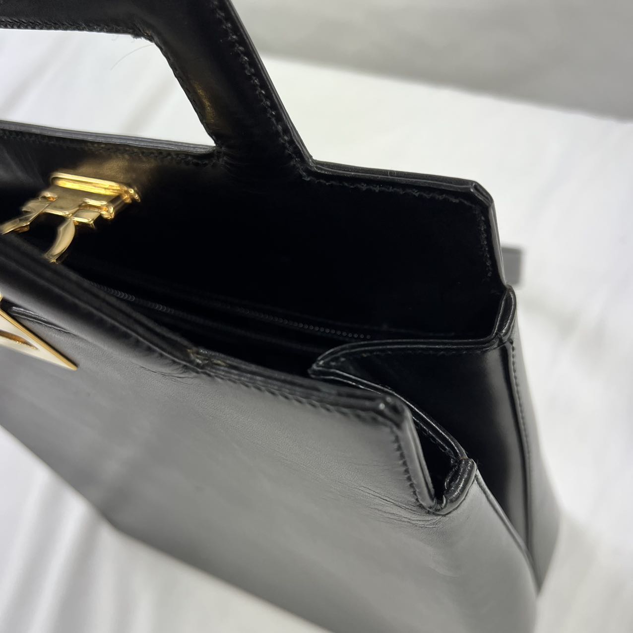 FERRAGAMO<br> Gancini 2WAY Handtasche Leder Schwarz