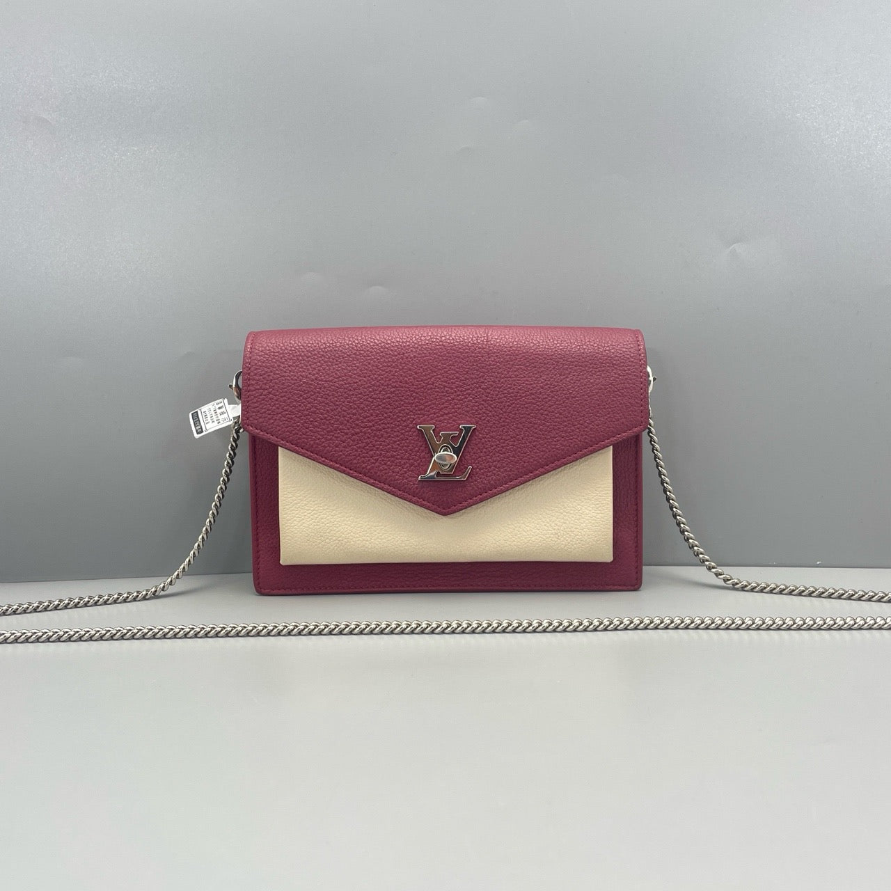 LOUIS VUITTON<br>Shoulder Bag