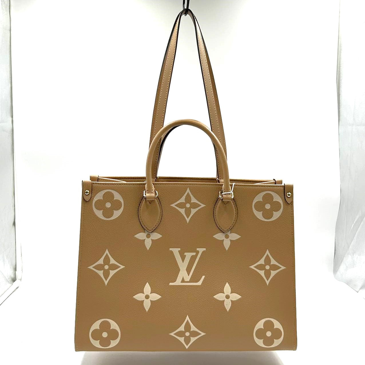 LOUIS VUITTON <br>OnTheGo MM Monogram