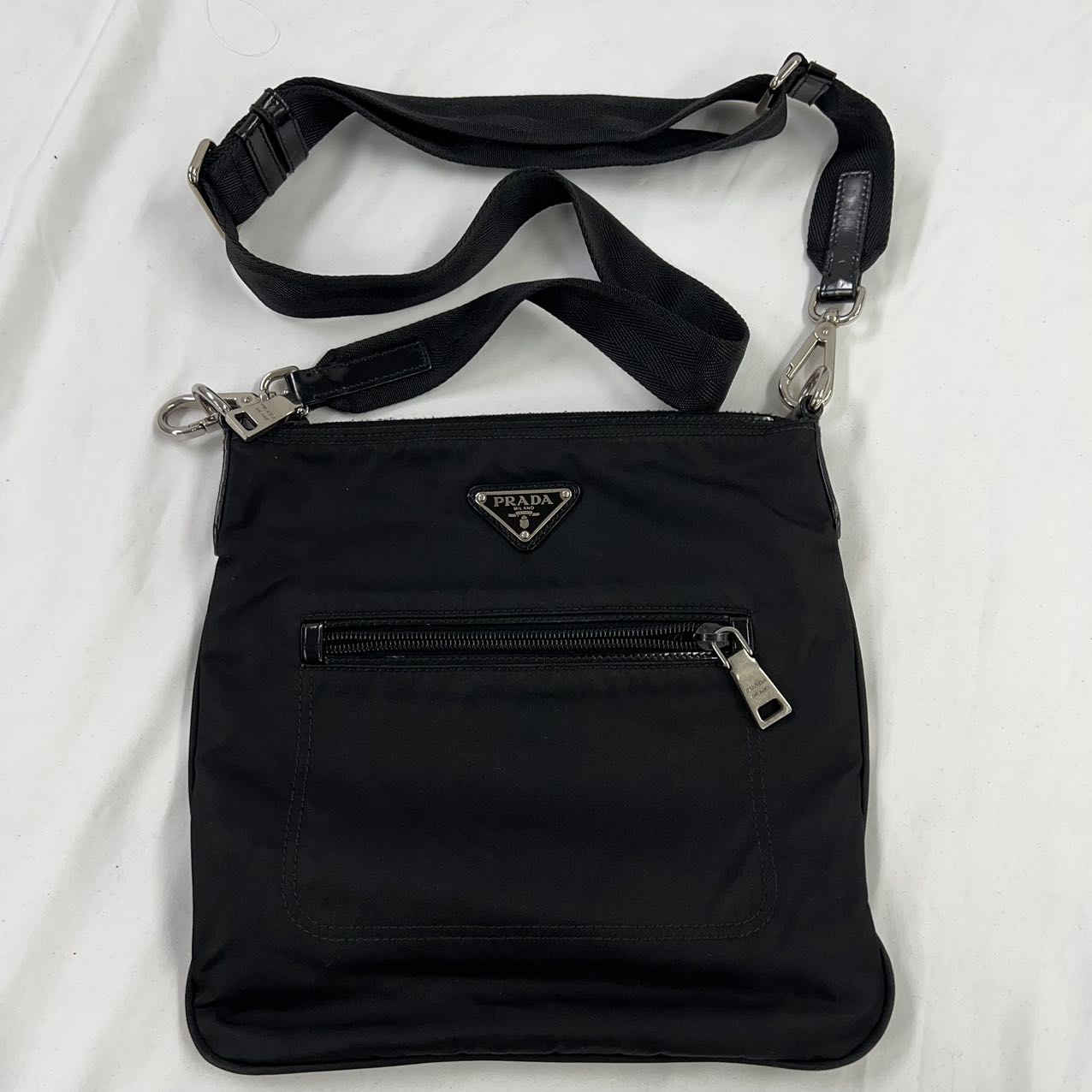 PRADA<br> Schultertasche aus Nylon mit Logo