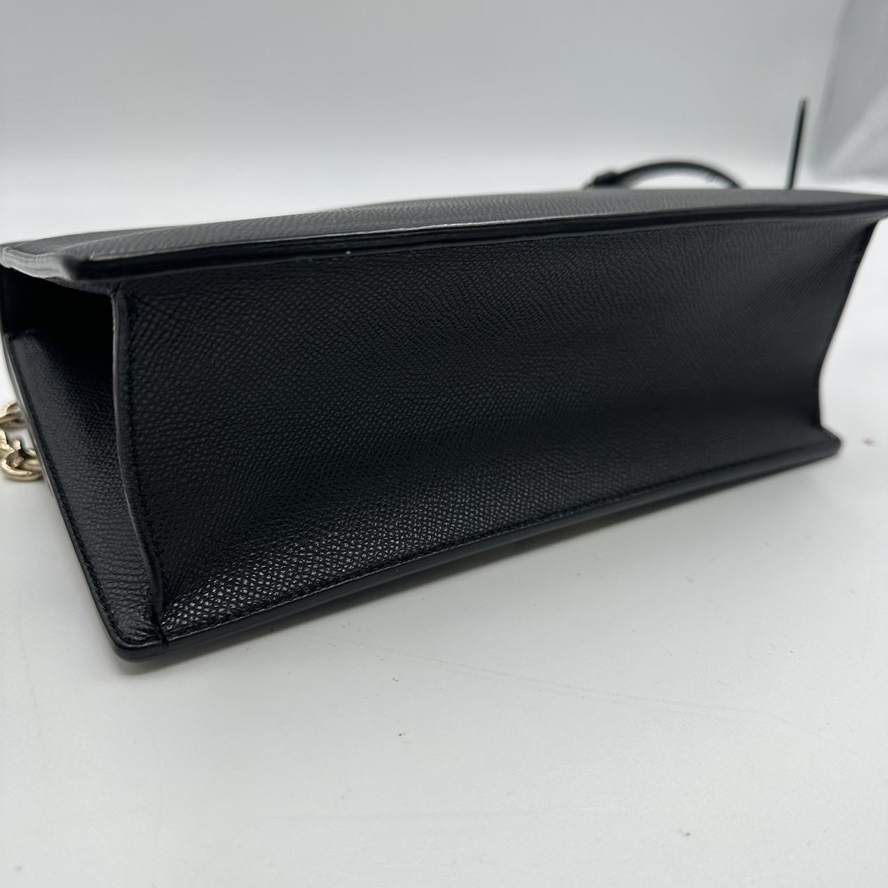 CHRISTIAN DIOR<br> Montaigne Schultertasche aus Leder mit Kette