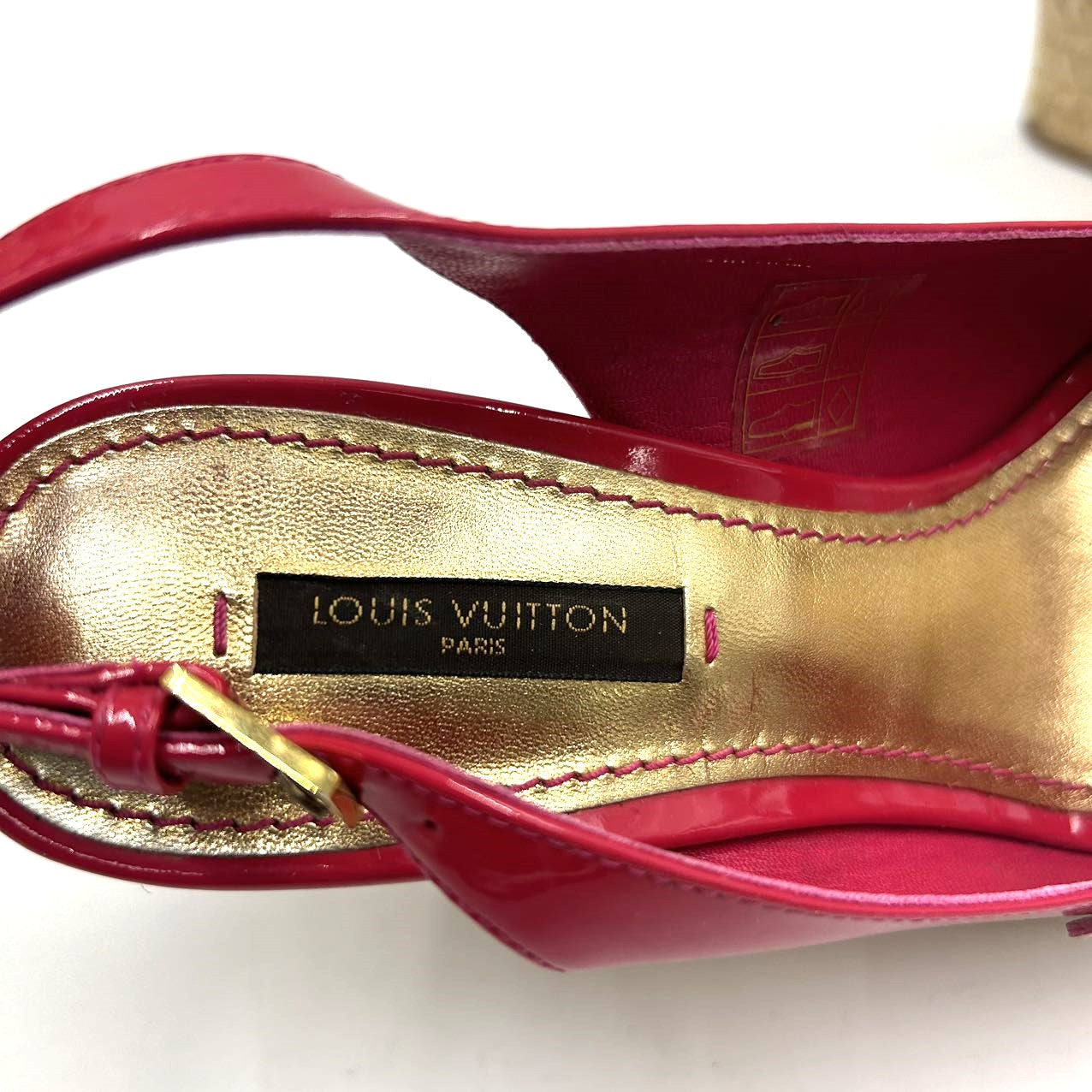 LOUIS VUITTON<br> Keilsandalette aus Lackleder mit Jutesohle