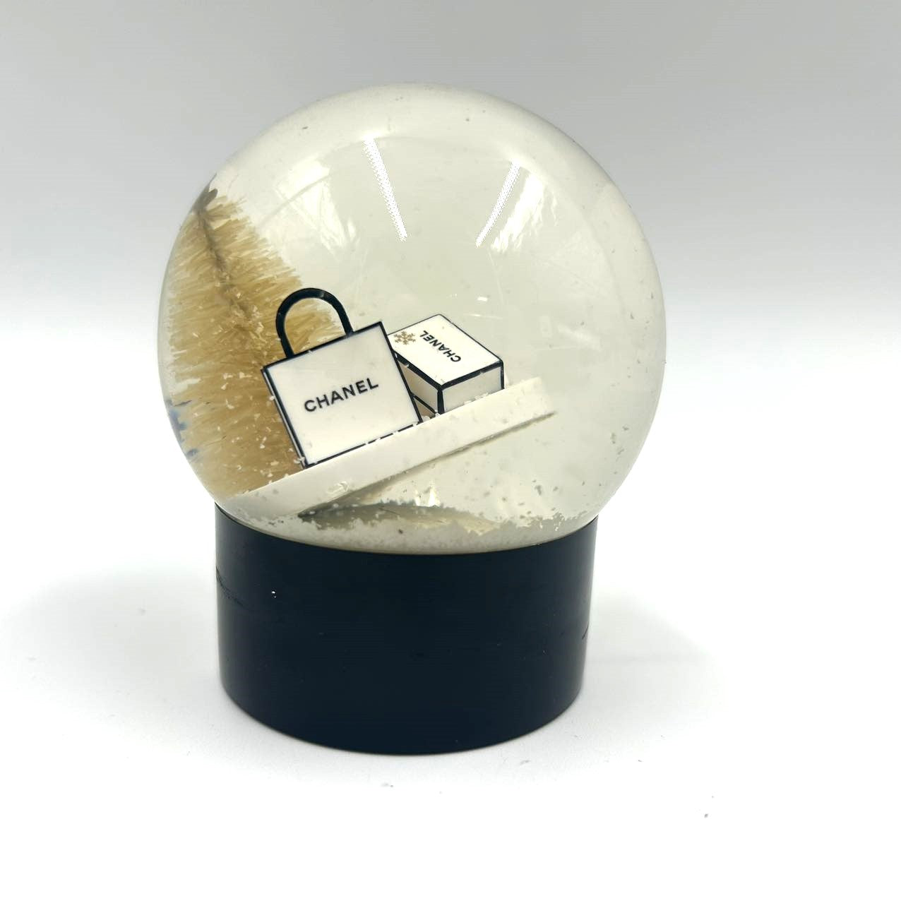 CHANEL<br>Snow Globe Dome