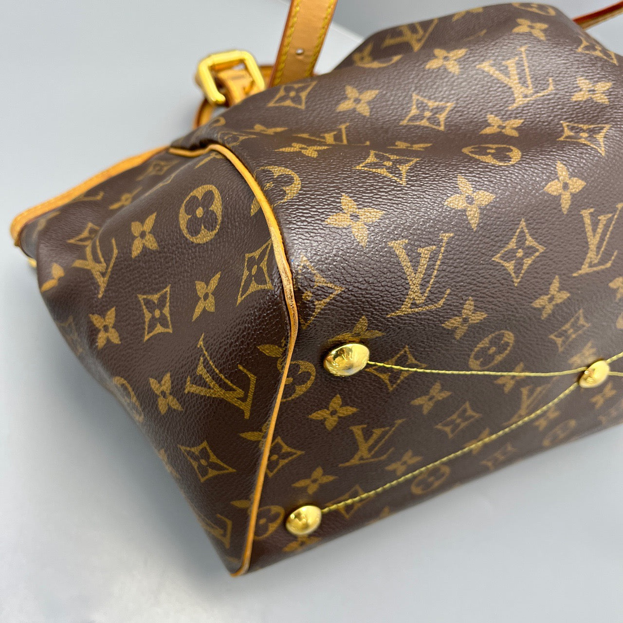 LOUIS VUITTON<br>hand bag