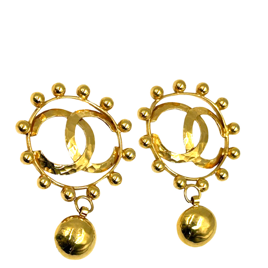 CHANEL<br>Gold Dangle Earrings Clip-On 25