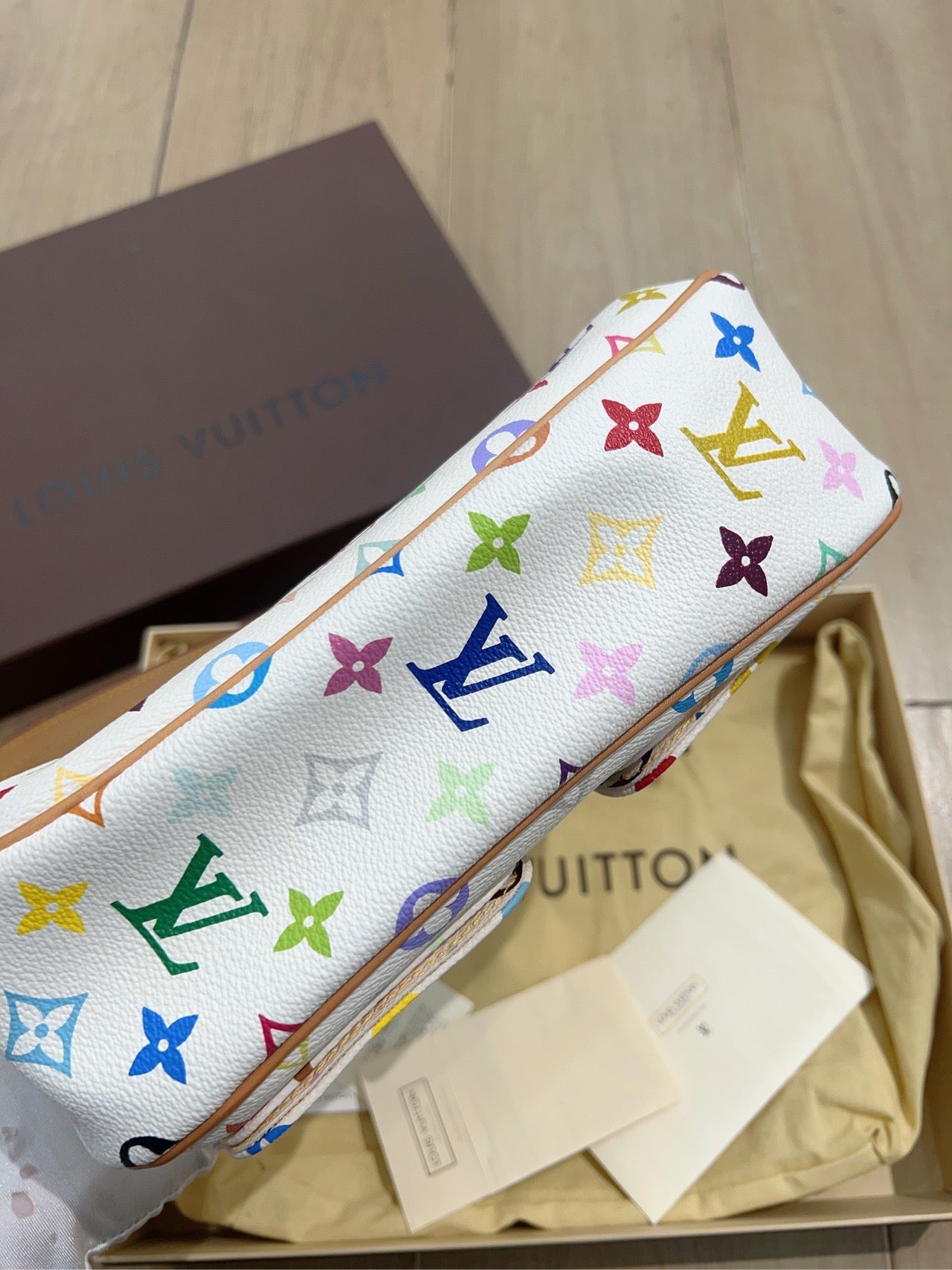 LOUIS VUITTON<br>hand bag