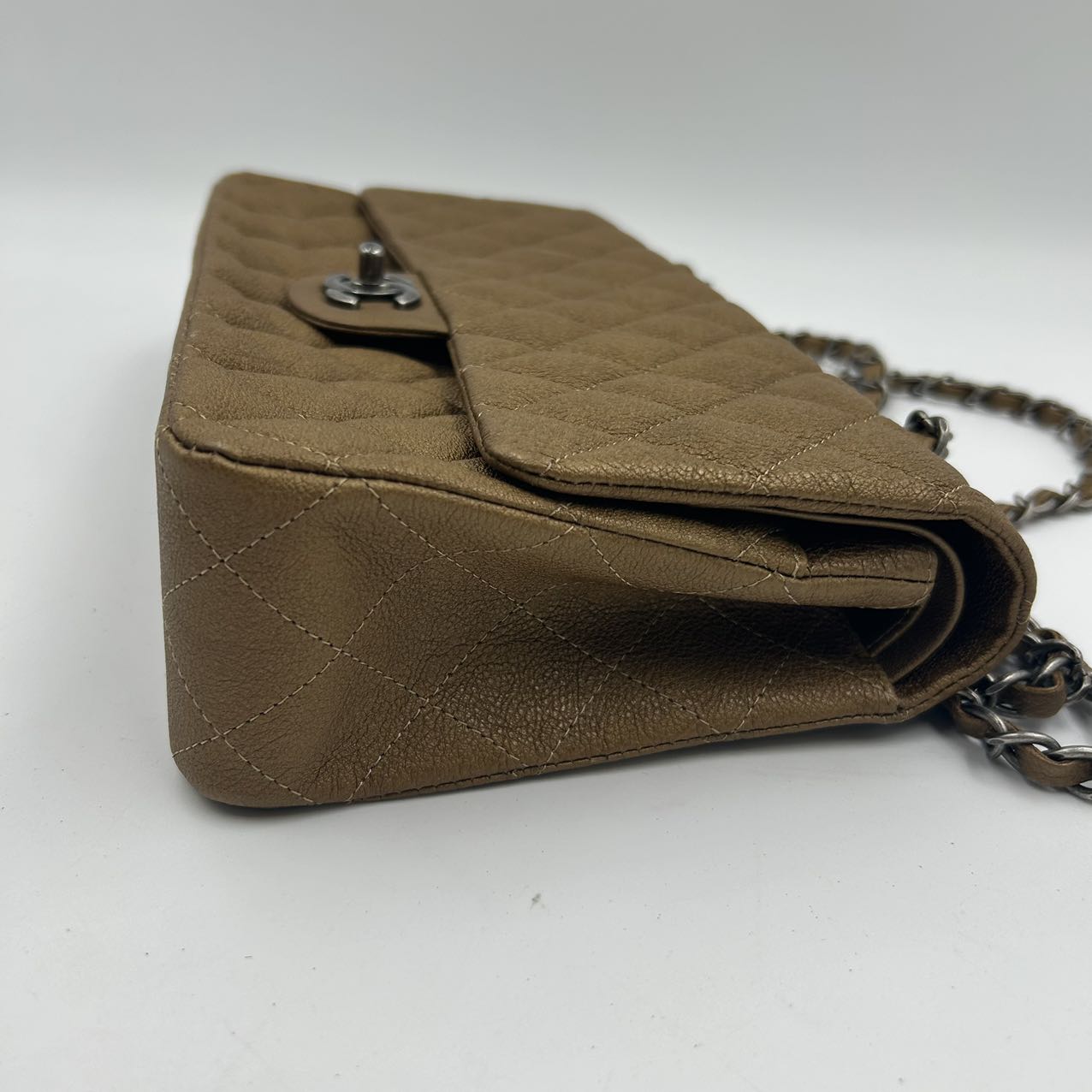 CHANEL<br> Matelassé Handtasche Beige