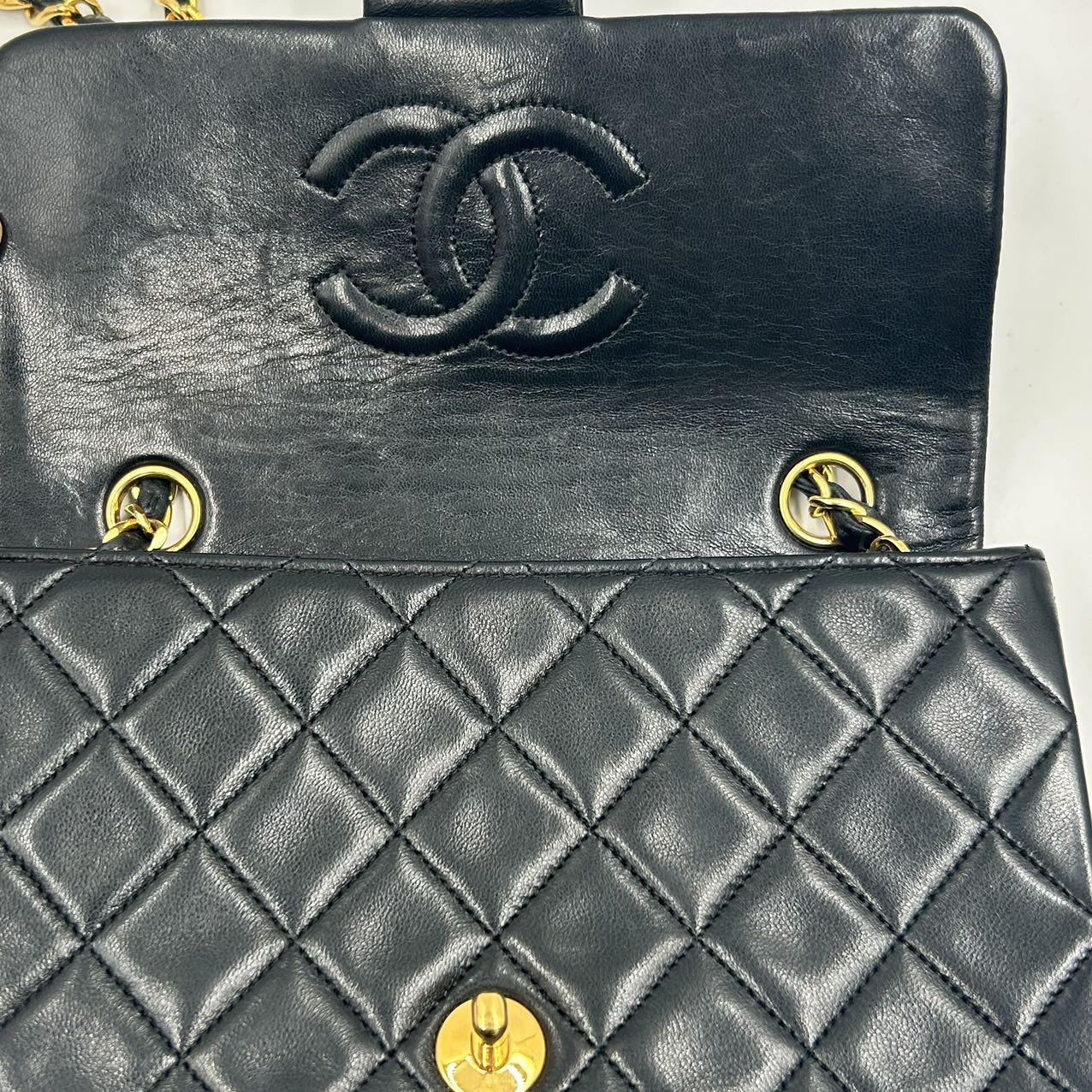 CHANEL<br> Matelassé Mini 20 Schultertasche mit Kette