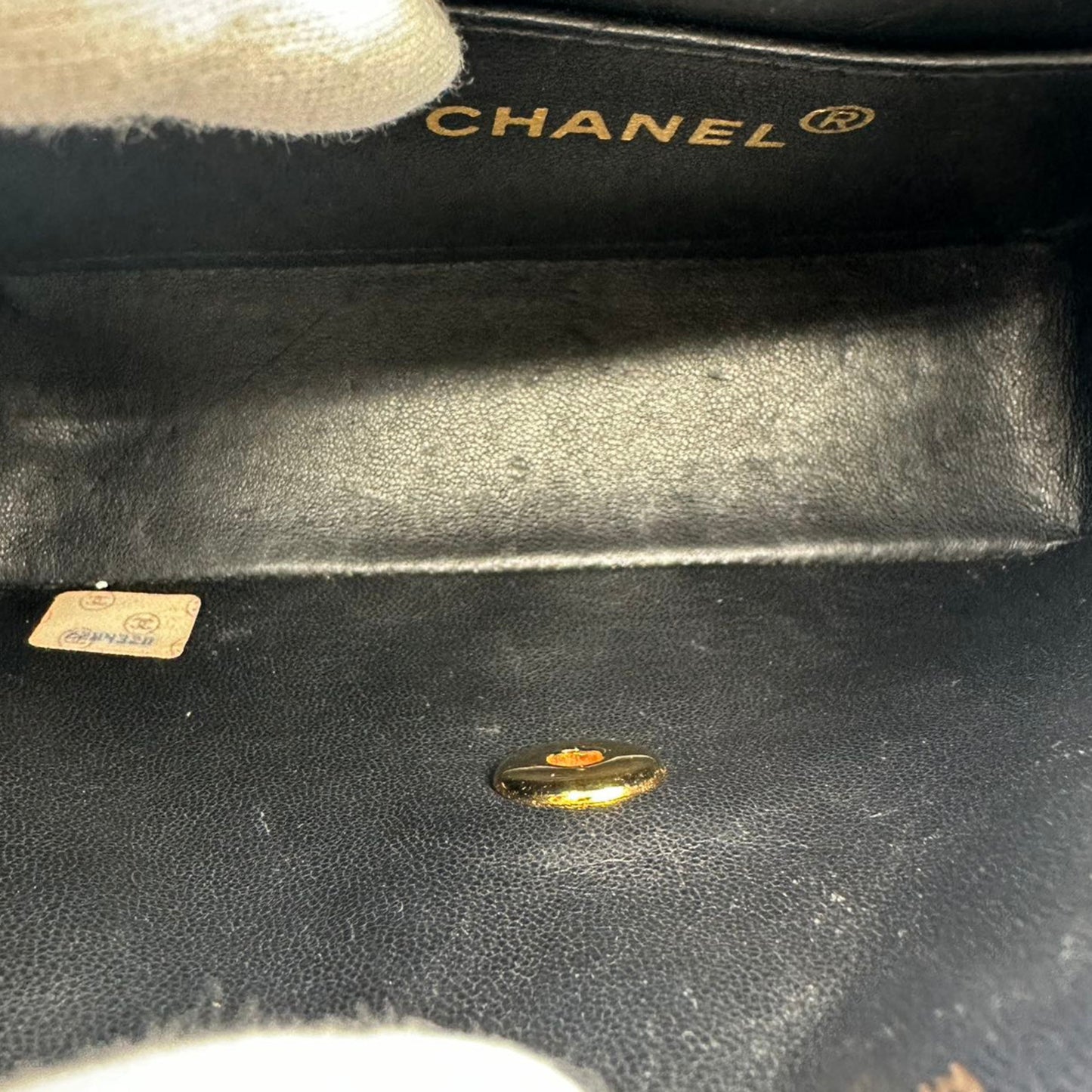 CHANEL<br> Matelassé Mini-Schultertasche mit Kette