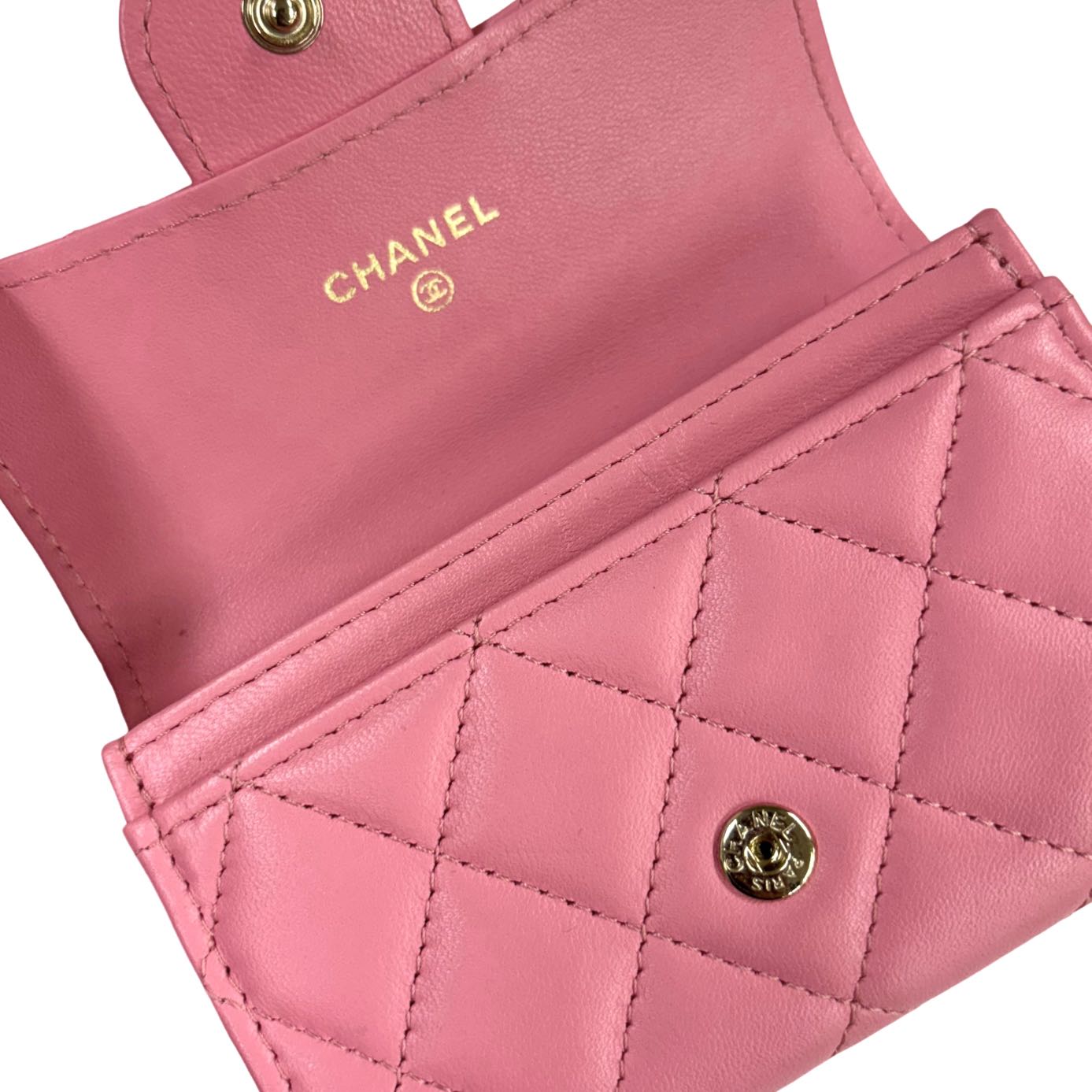 CHANEL<br> Porte-cartes en peau d'agneau Matelasse