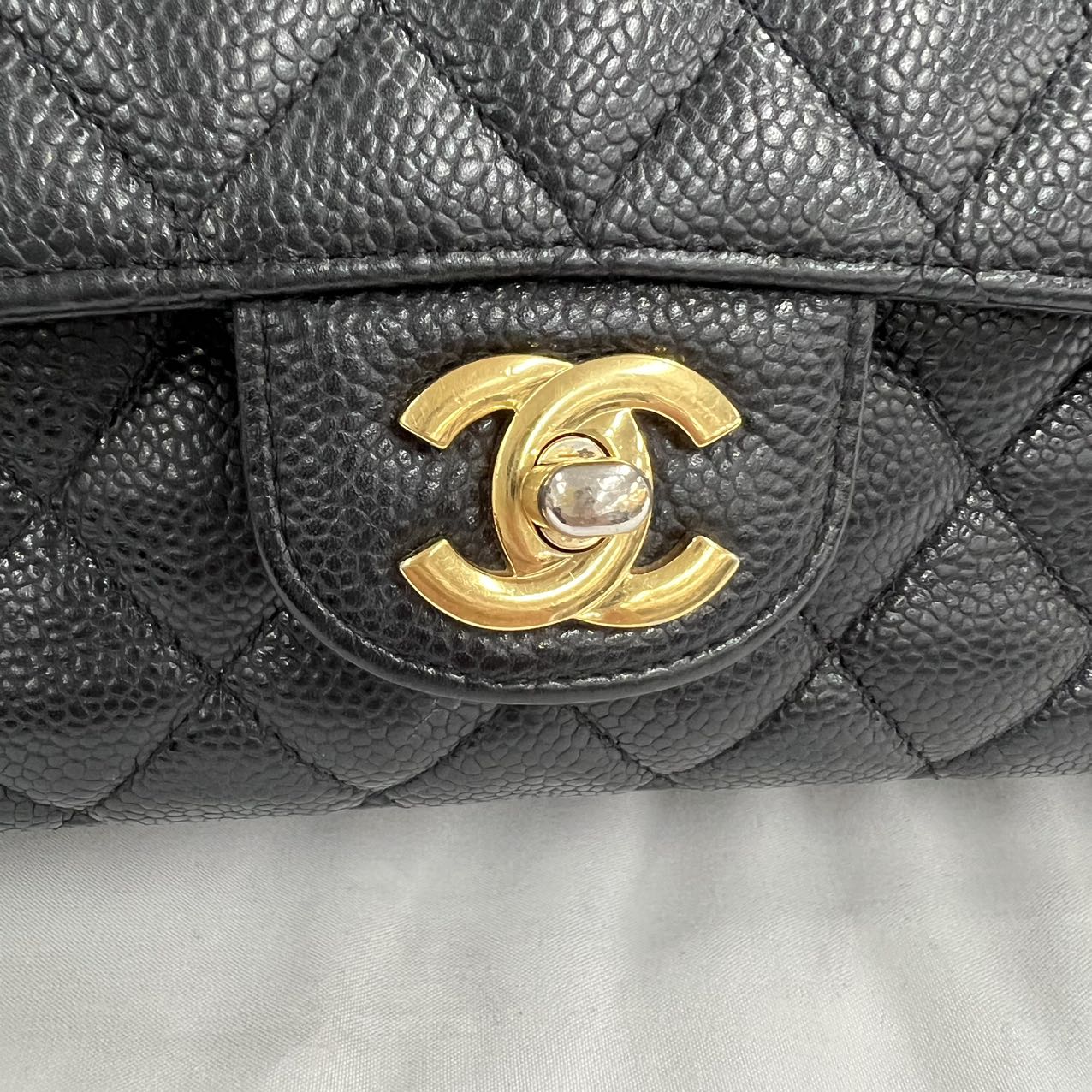 CHANEL<br> Matelassé Kaviar Schwarz