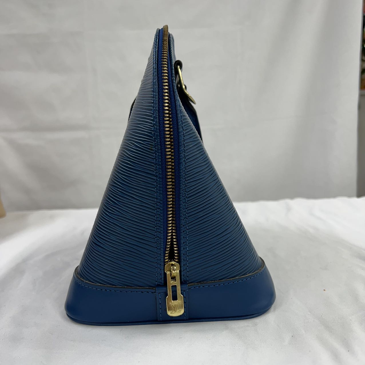 LOUIS VUITTON<br>Epi Arma Blue