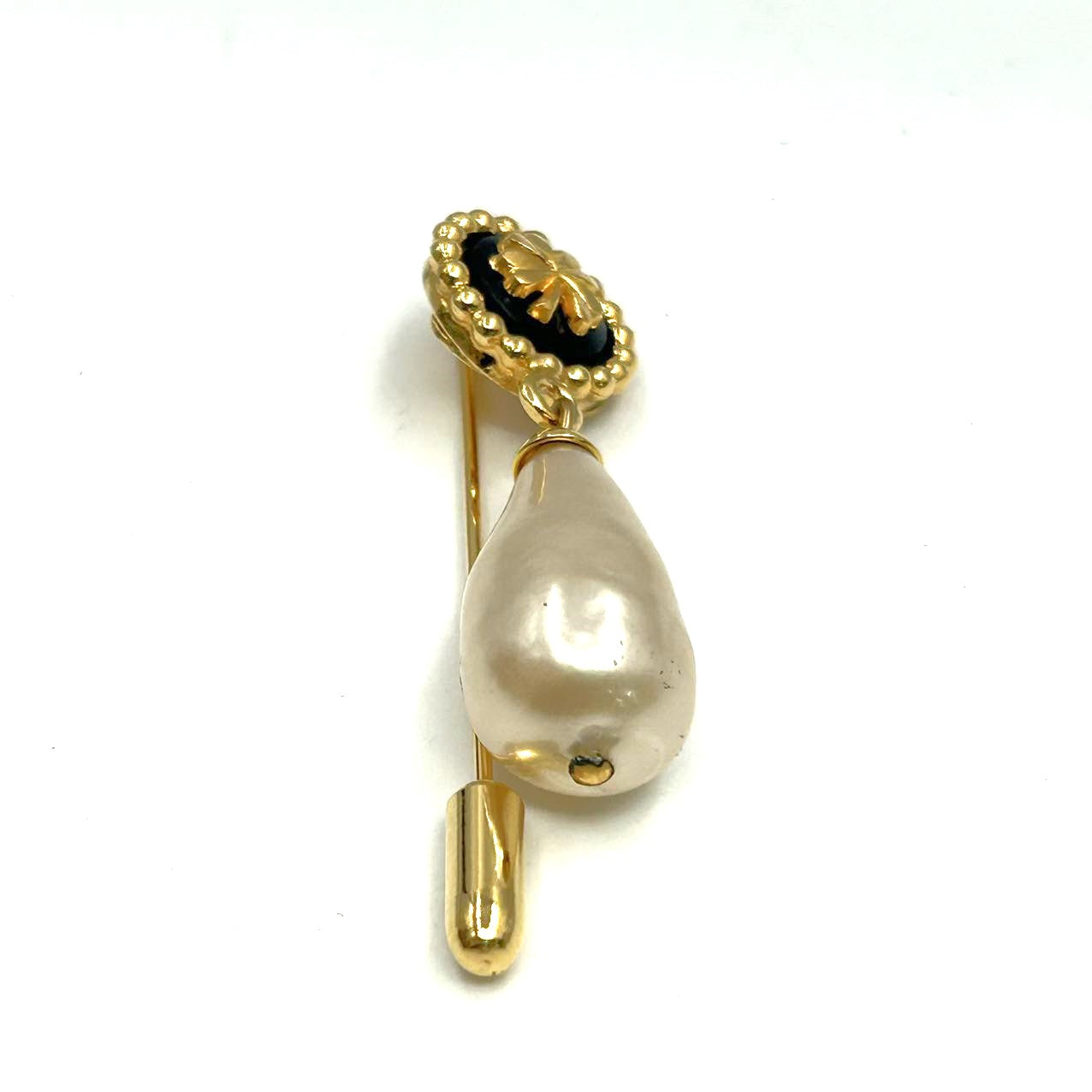 CHANEL<br>Pearl Clover Brooch