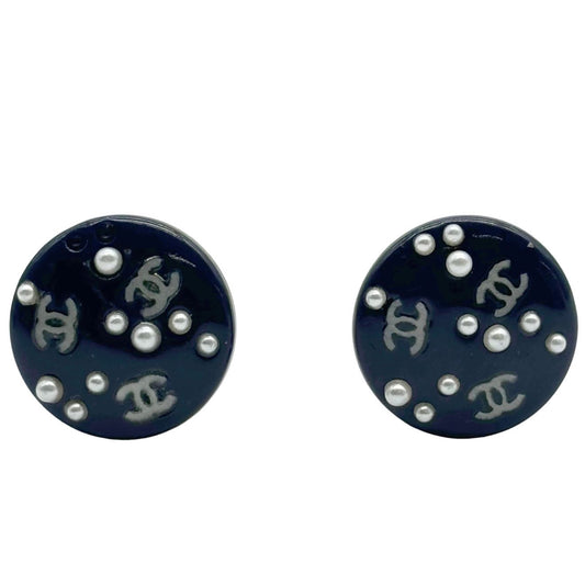 CHANEL<br> Boucles d'oreilles en perles CC