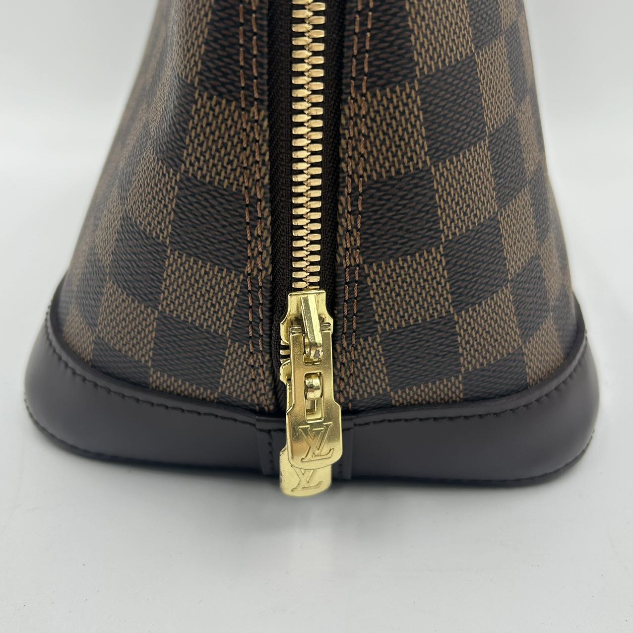 LOUIS VUITTON<br>Damier Arma