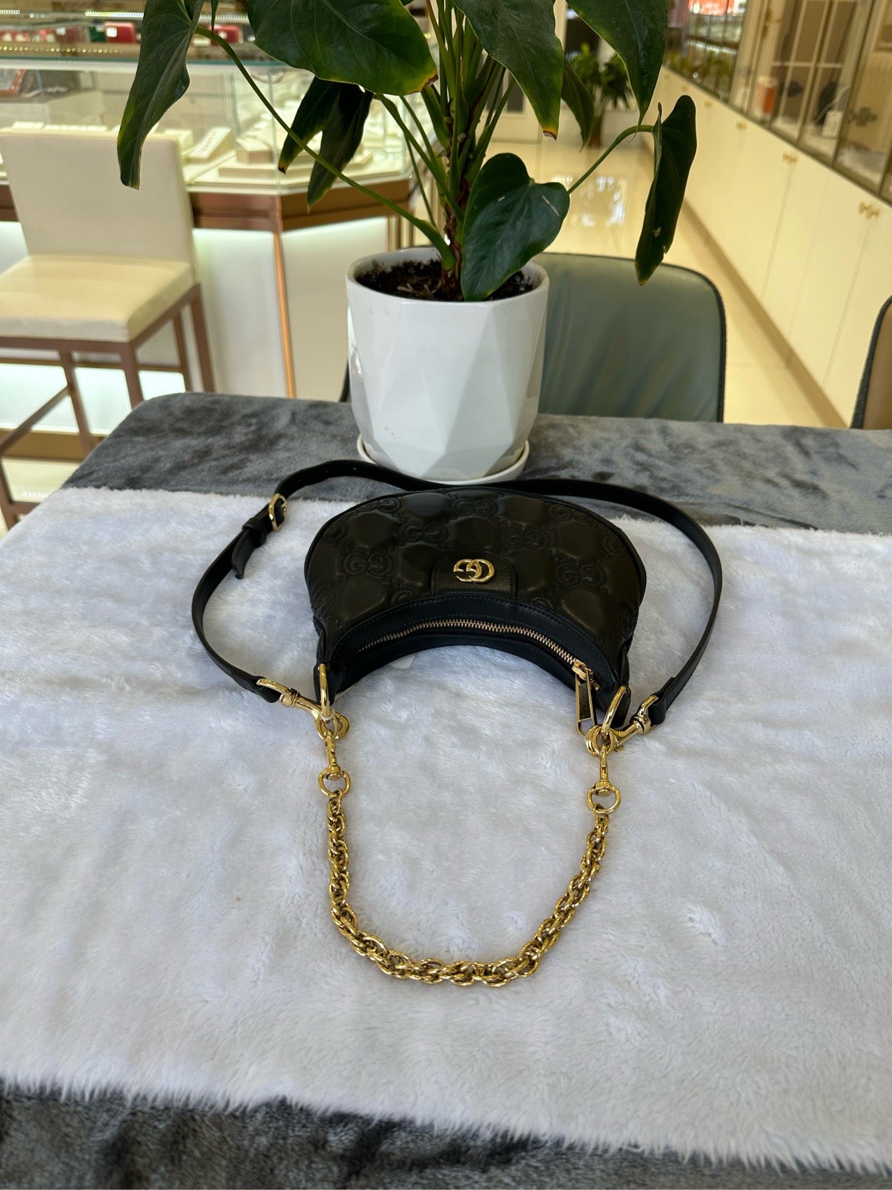 GUCCI<br>Shoulder Bag