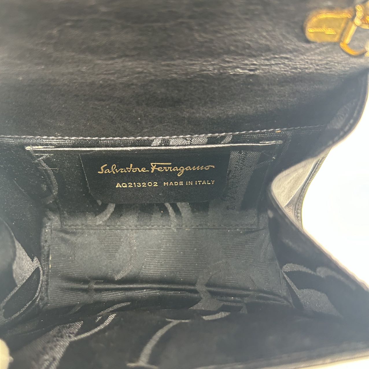 FERRAGAMO<br> Vara Chain Pochette BK