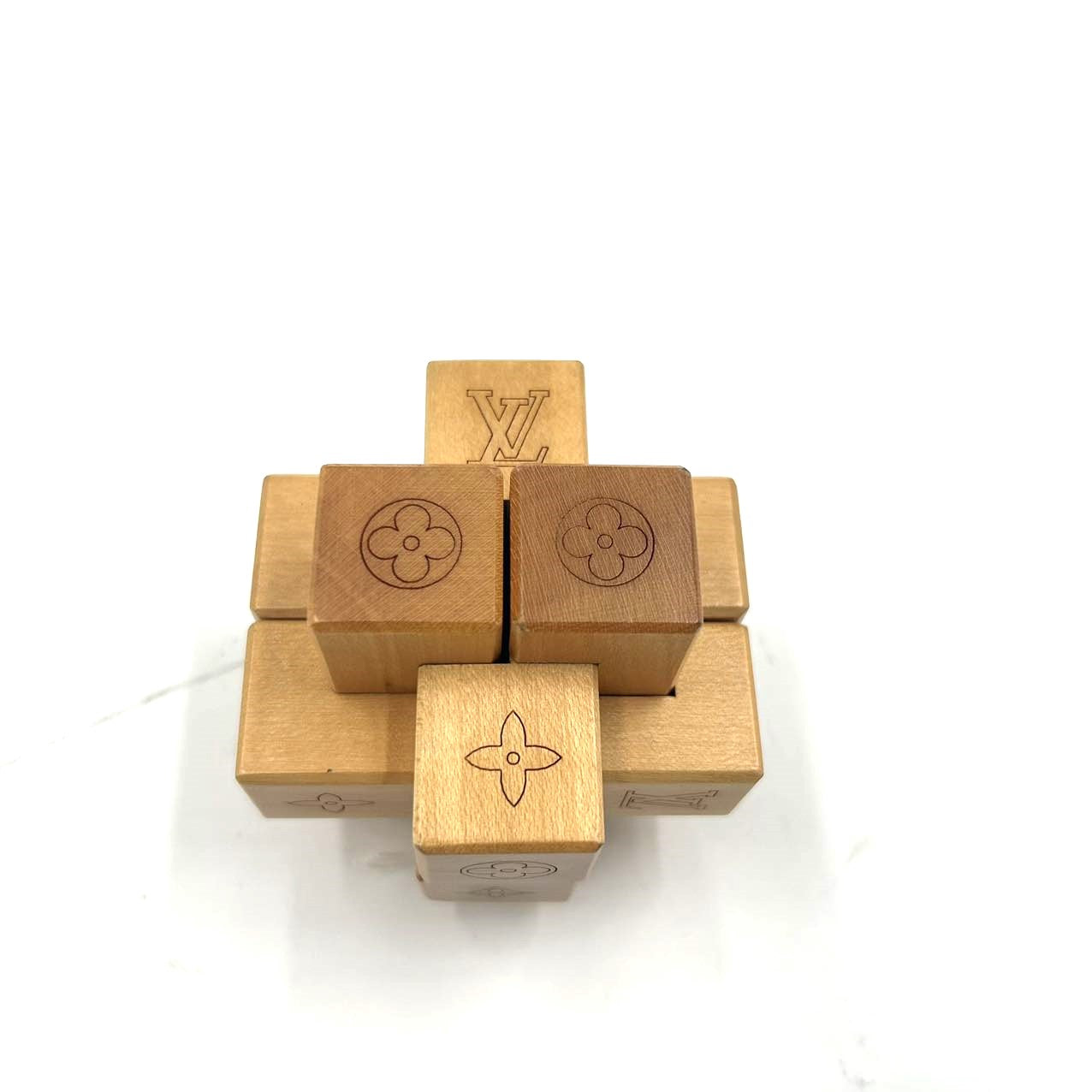 LOUIS VUITTON<br>Le Pateki Wood Cube Puzzle