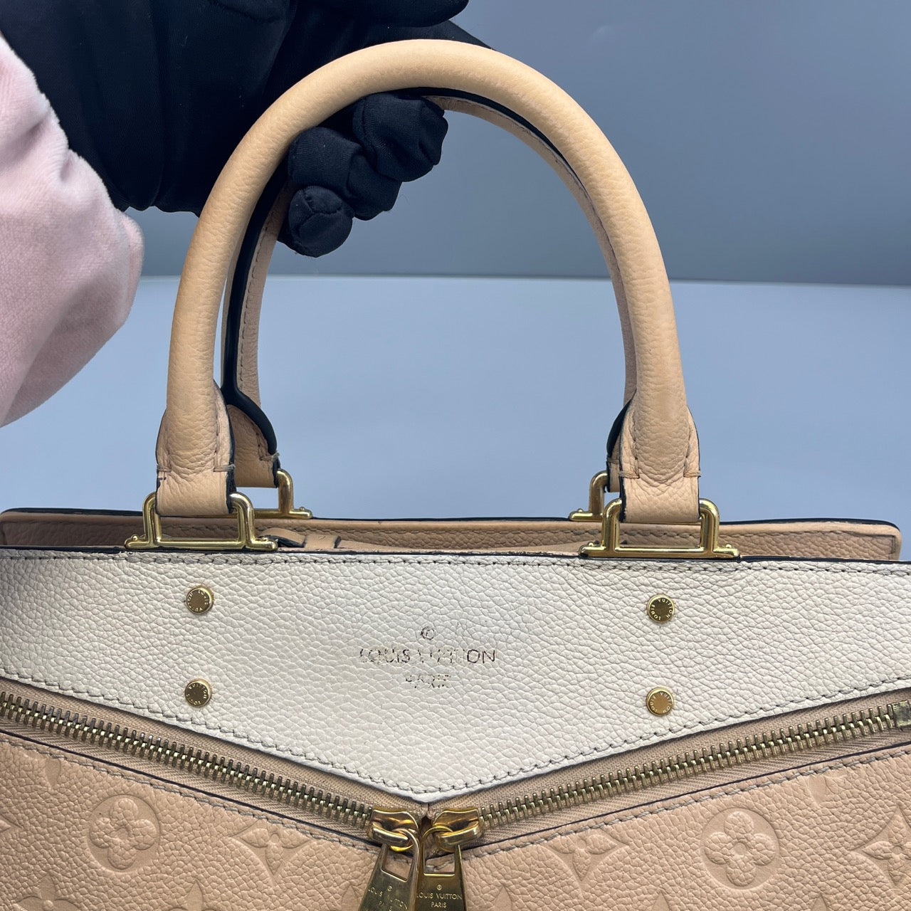 LOUIS VUITTON<br>hand bag