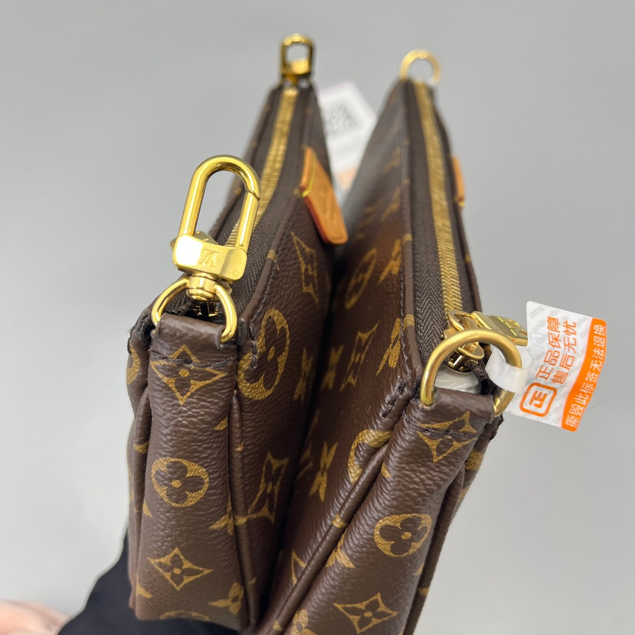 LOUIS VUITTON<br>Shoulder Bag