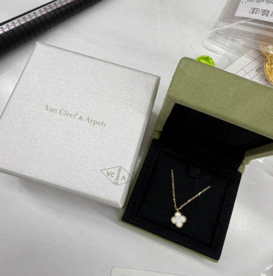 VCA necklace deposit