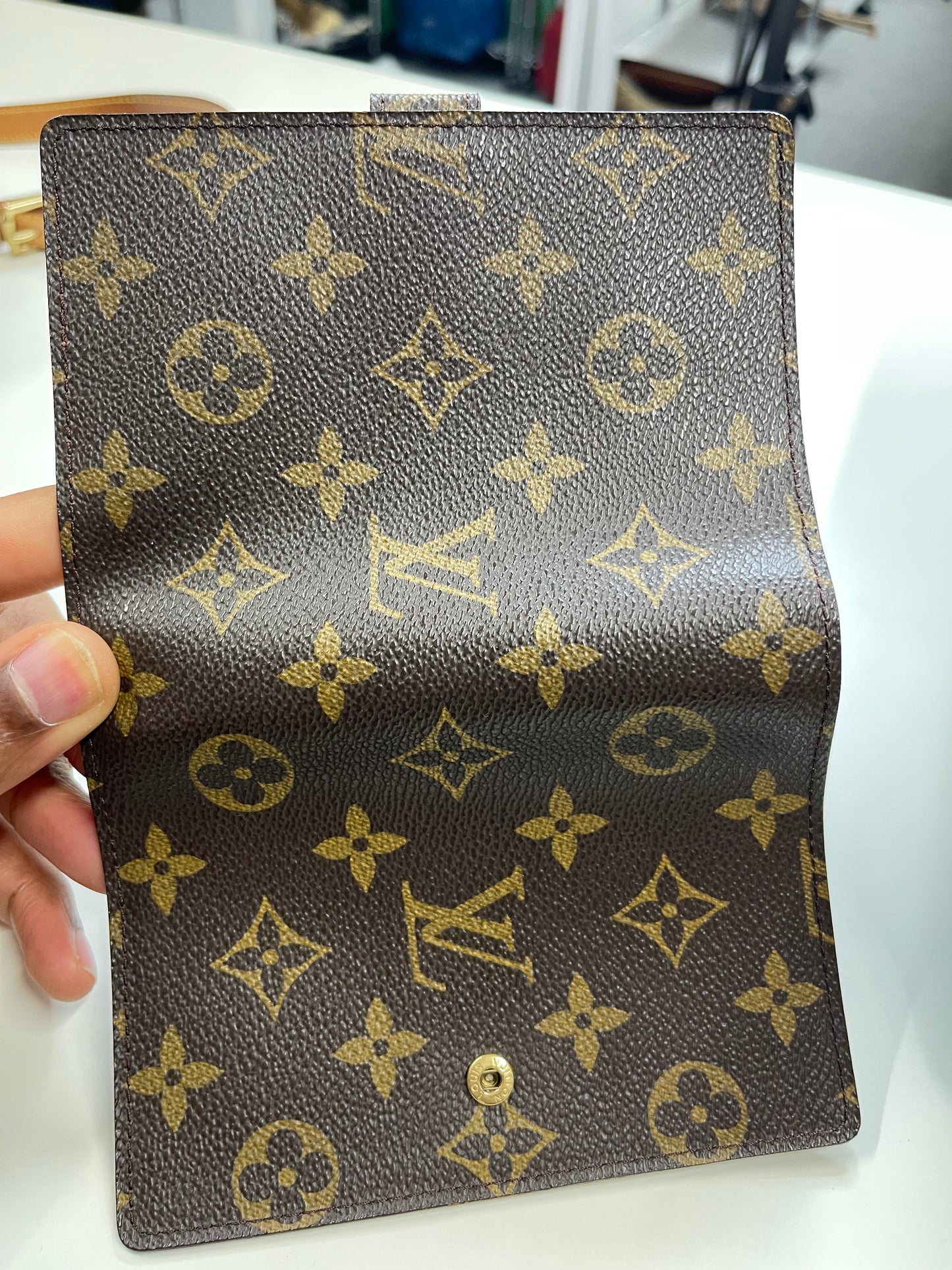 Lv Passport keep