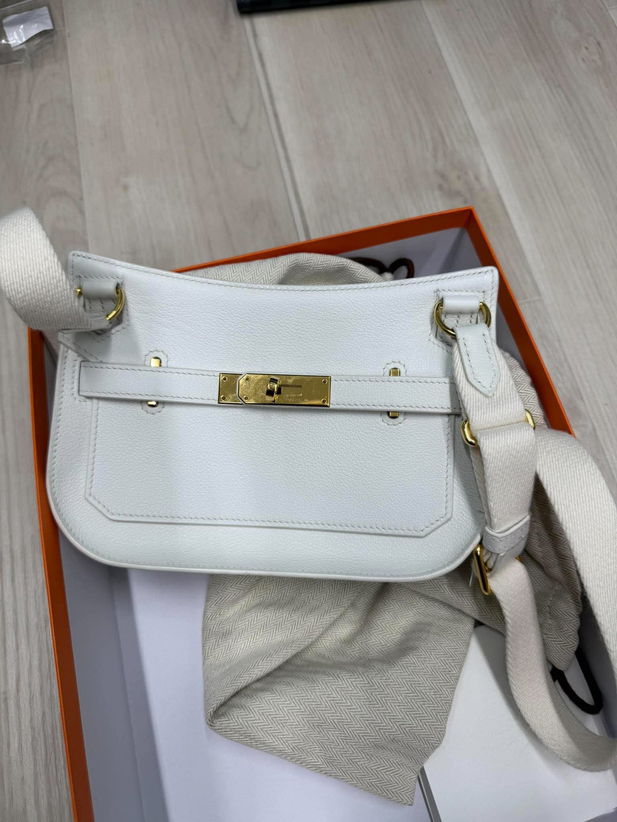 Your hermes white