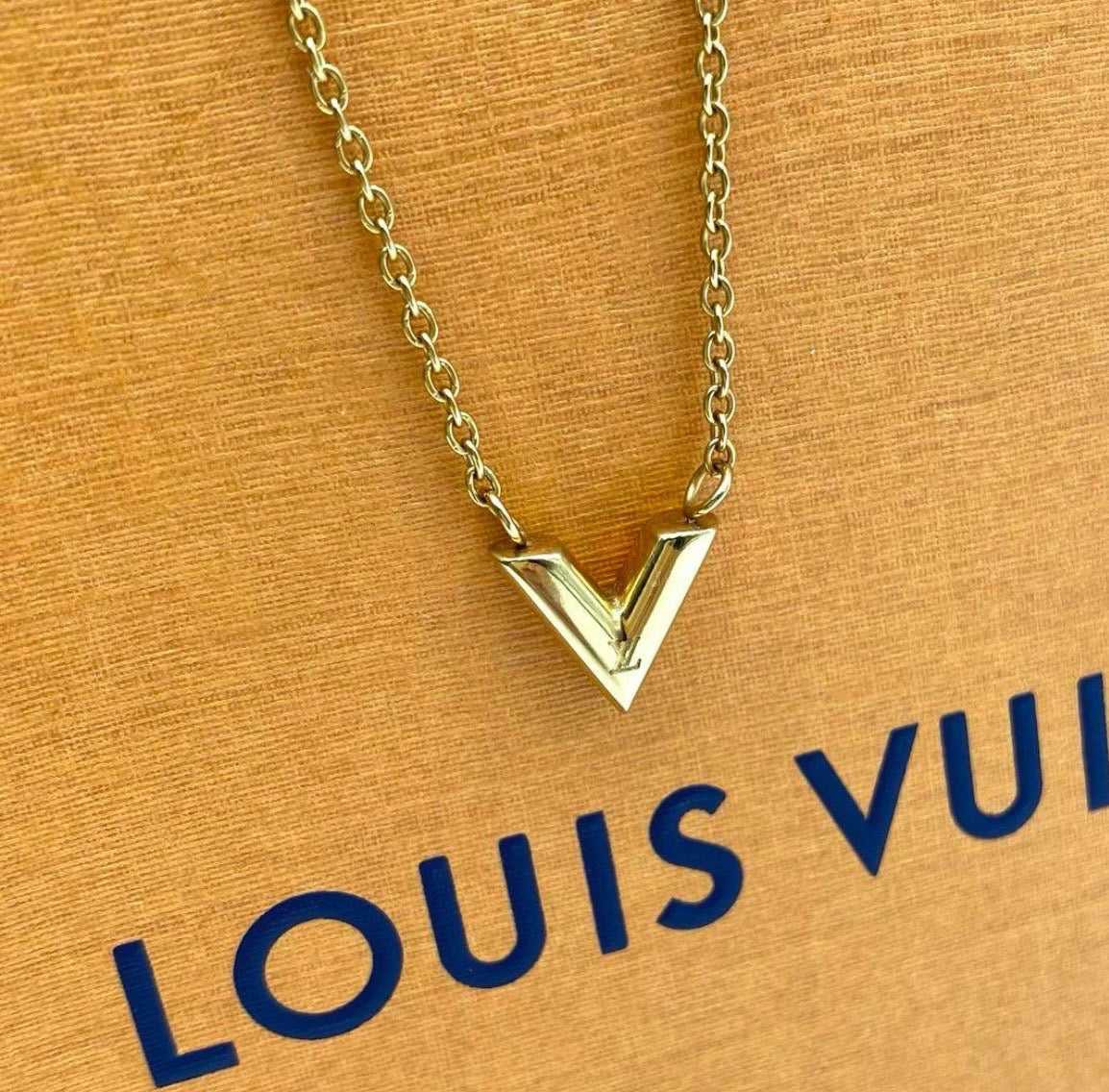 Louis Vuitton Essential V Necklace