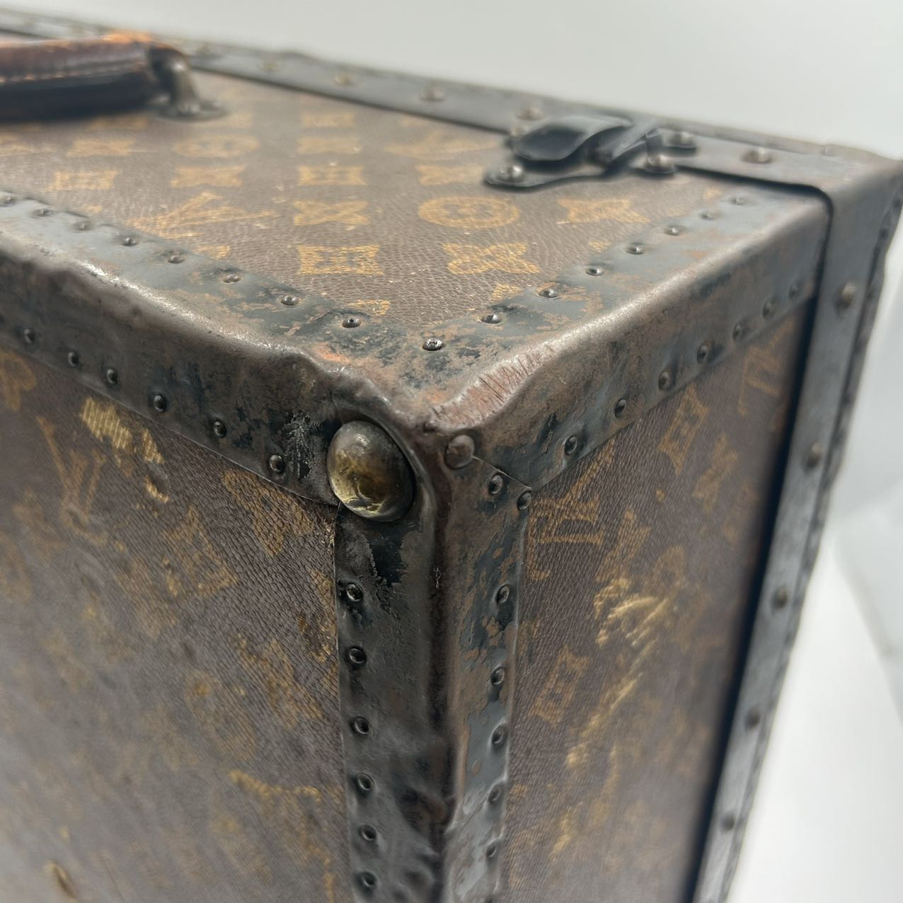 LOUIS VUITTON<br>Monogram Trunk Case