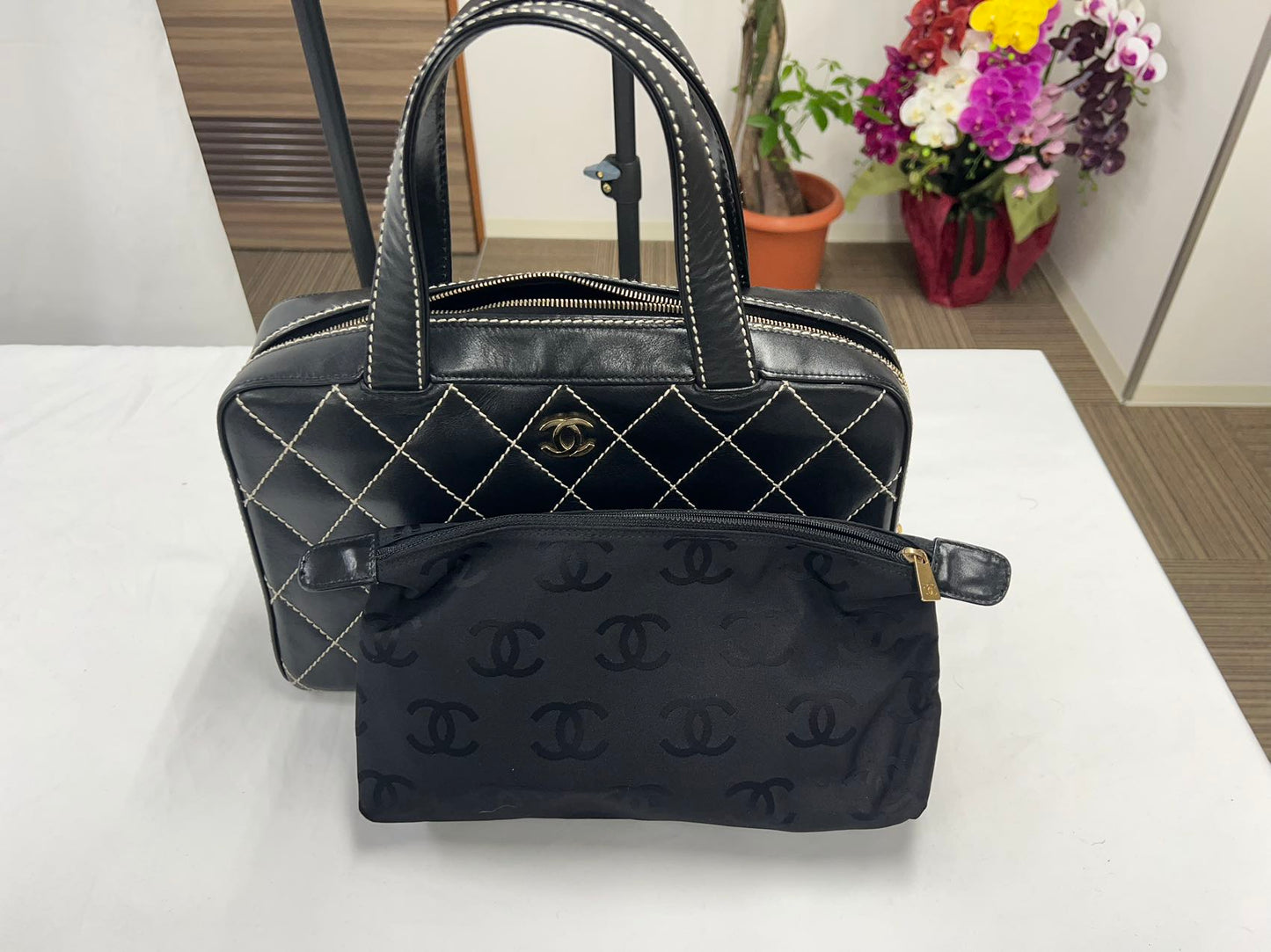 CHANEL<br> Wild Stitch Kalbsleder Hand Schwarz