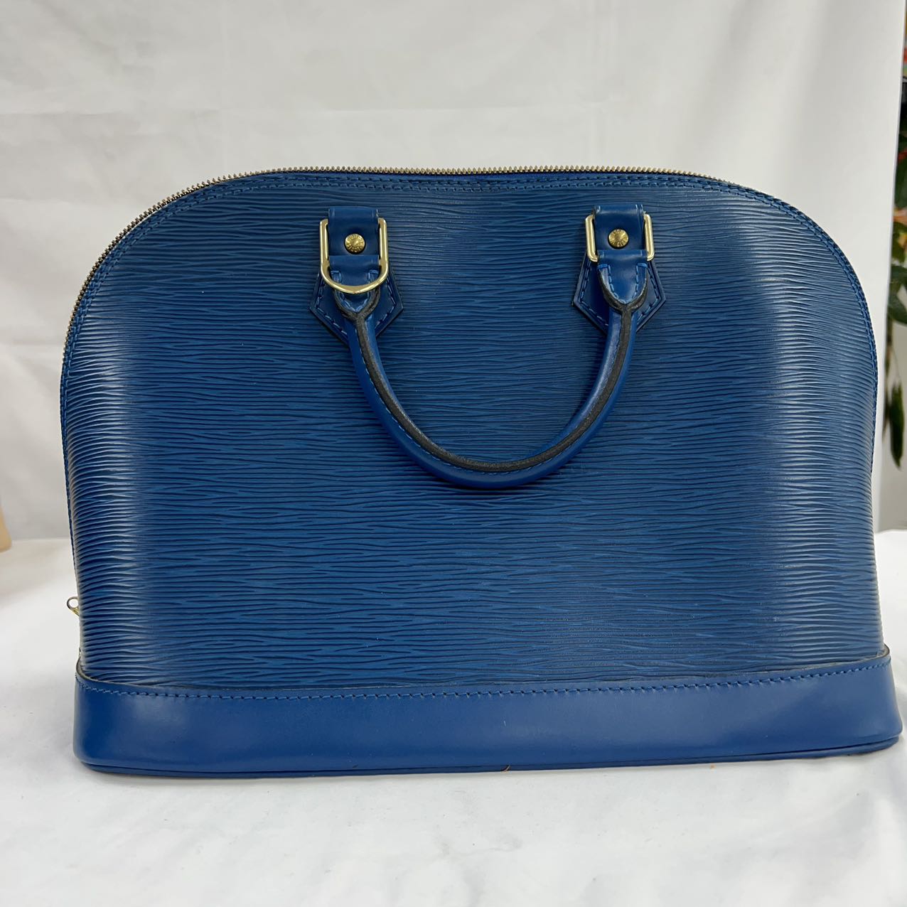 LOUIS VUITTON<br>Epi Arma Blue