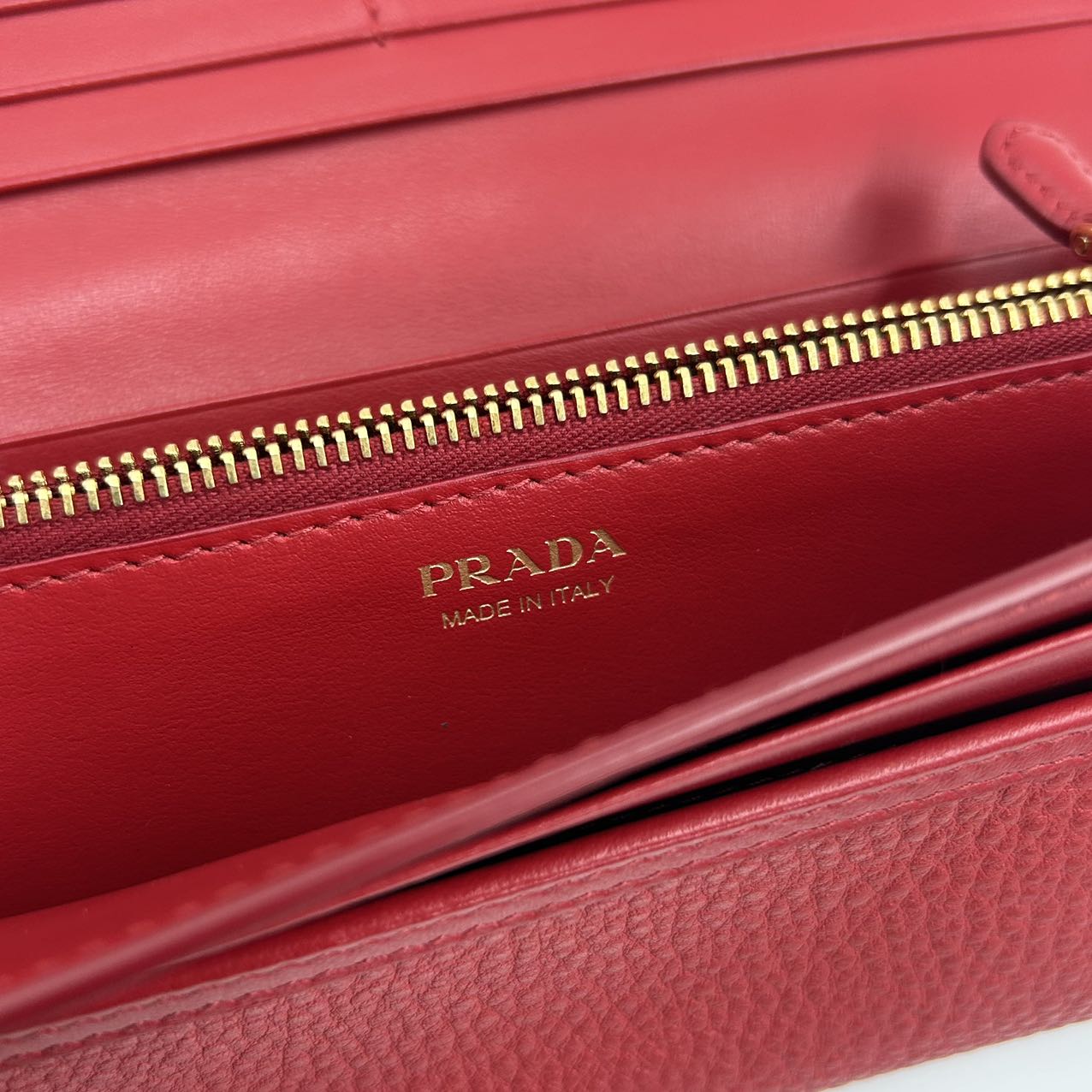 PRADA<br>Saffiano Wallet