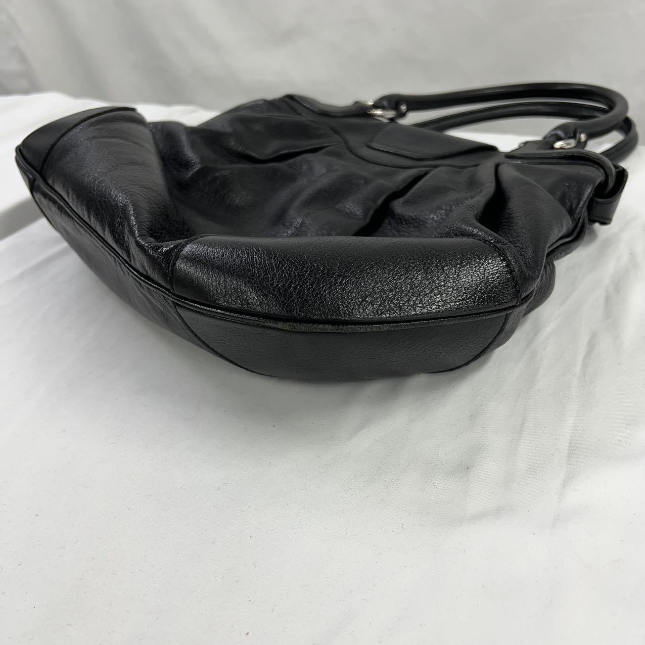 FERRAGAMO <br>Handtasche aus Gancini-Leder