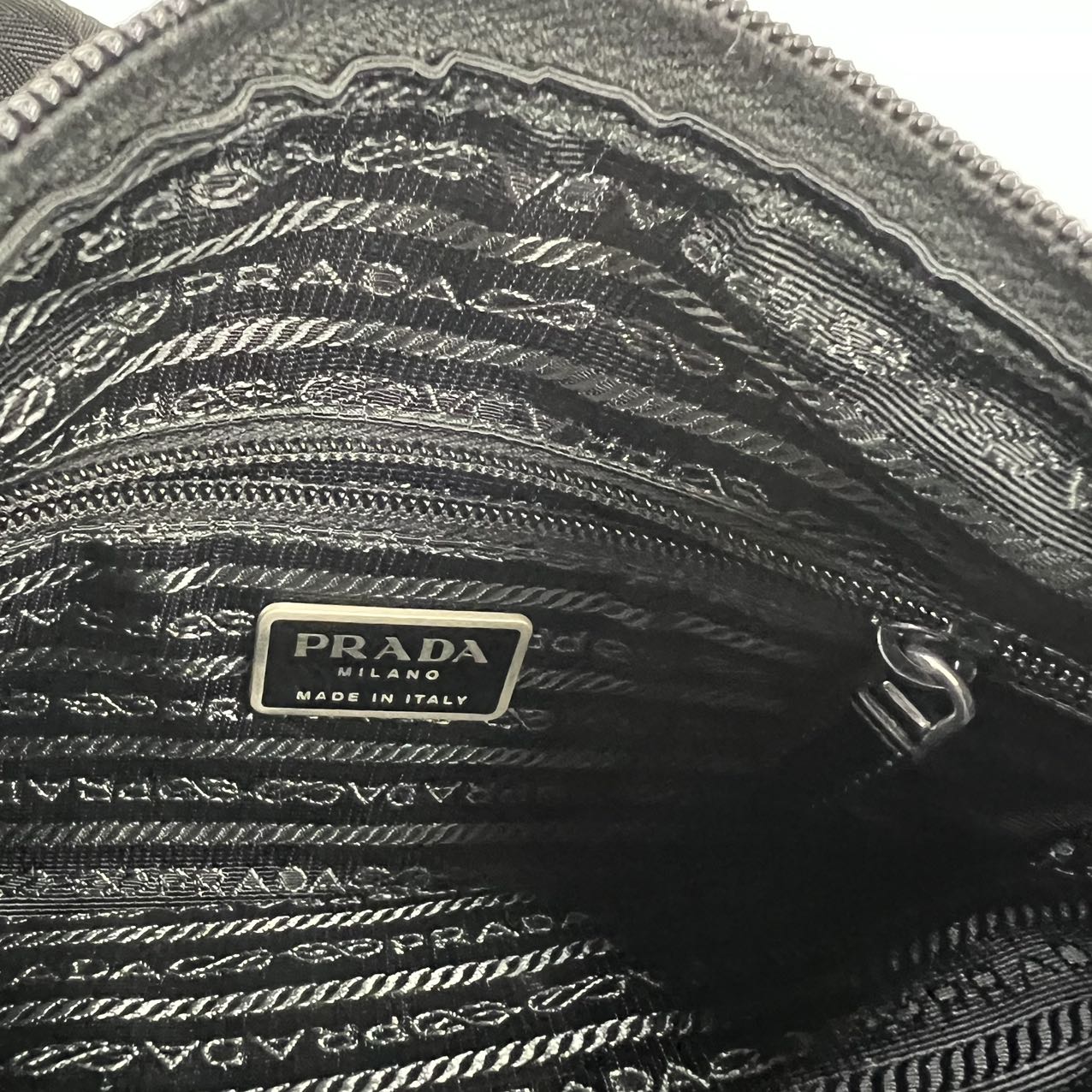 PRADA<br> Schultertasche aus Nylon mit Logo