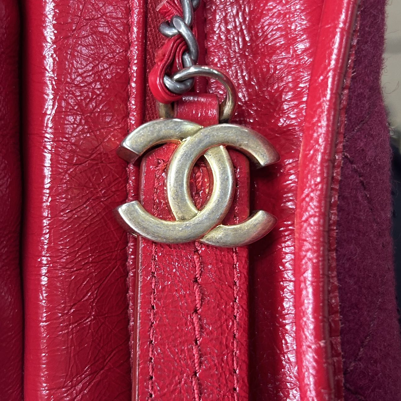 CHANEL <br>Hobo-Tasche mit Gabrielle-Logo