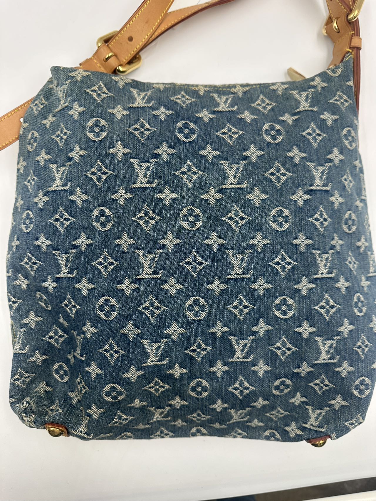 LOUIS VUITTON<br> Baggy GM-Tasche aus Denim mit langem Riemen und Monogramm