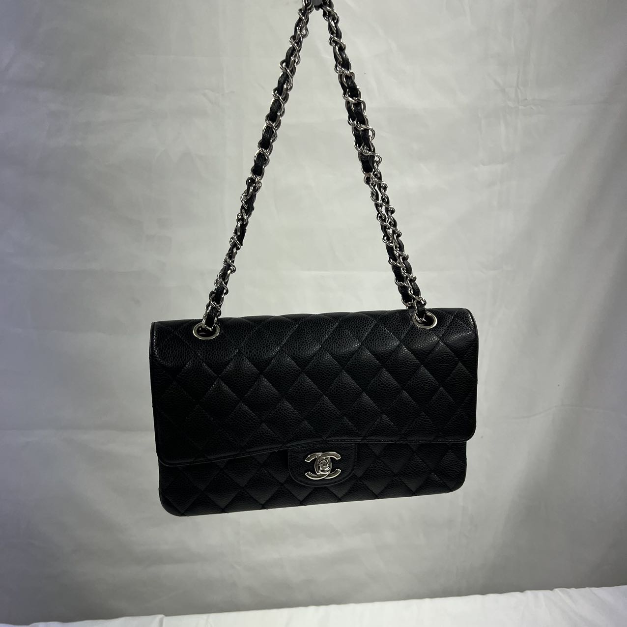 CHANEL<br> Matelassé Kaviar Schwarz