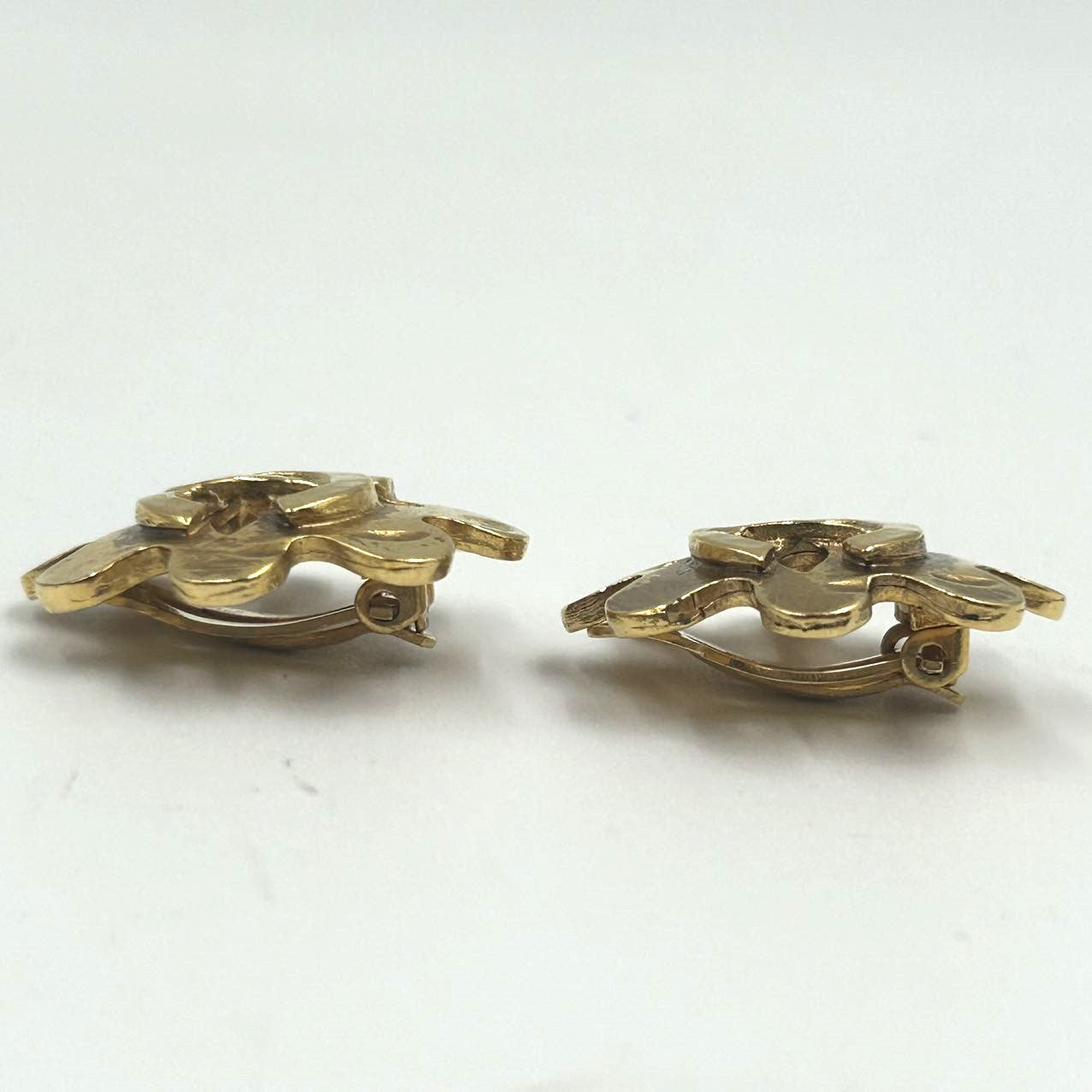 CHANEL<br>1994 Earrings Clip-On Gold