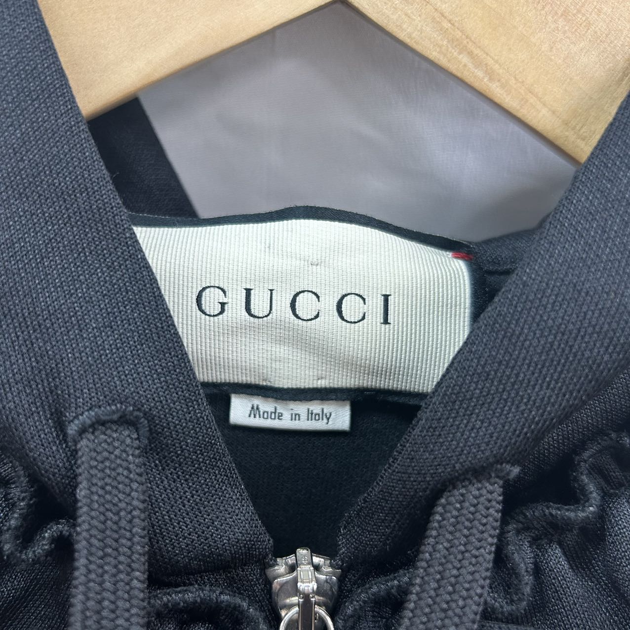 GUCCI<br> Einteiliger Hoodie aus Jersey mit Rüschen