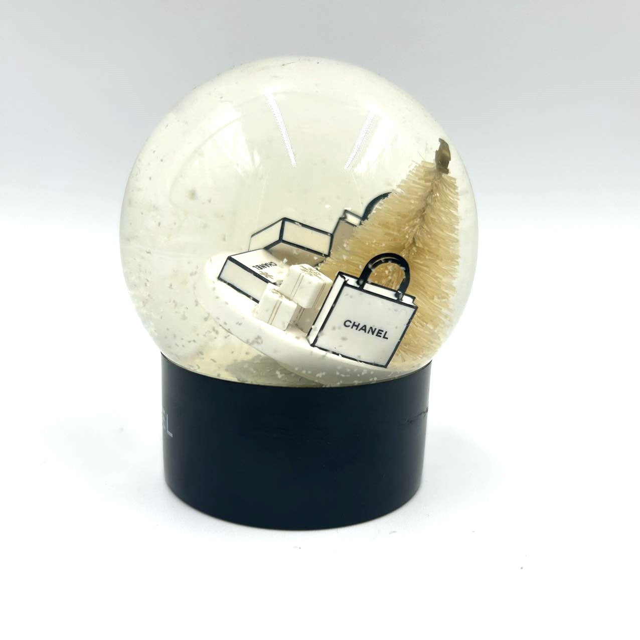 CHANEL<br>Snow Globe Dome