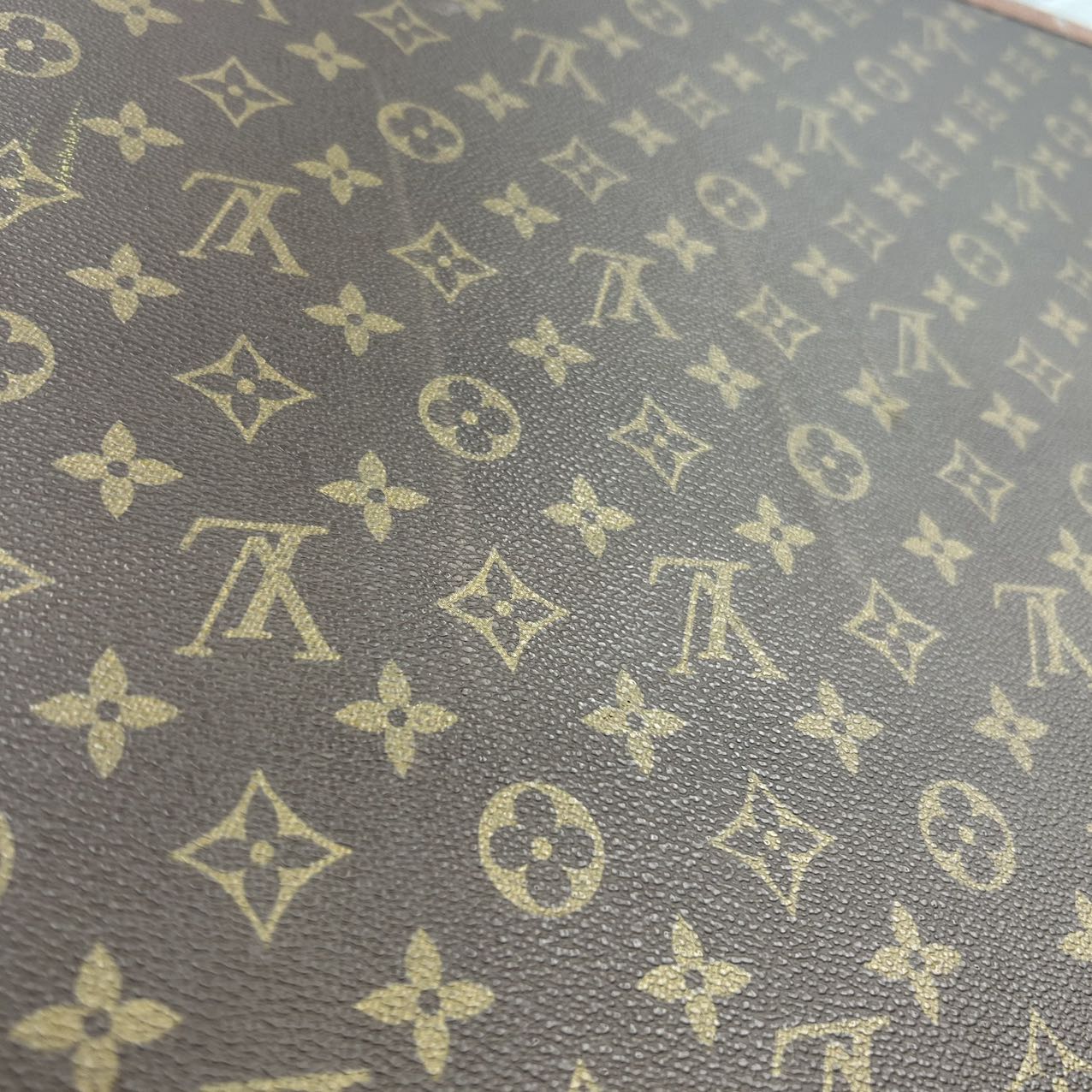 LOUIS VUITTON<br> Koffer mit Monogramm