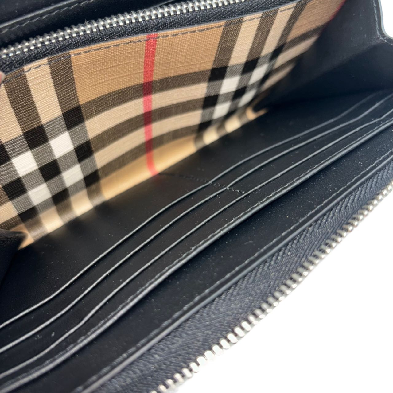 BURBERRY <br> Zippy Wallet