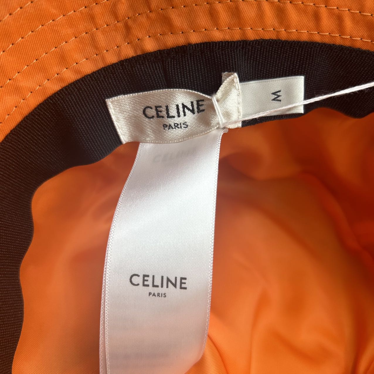 CELINE<br> Anglerhut aus gestepptem Nylon mit Logo