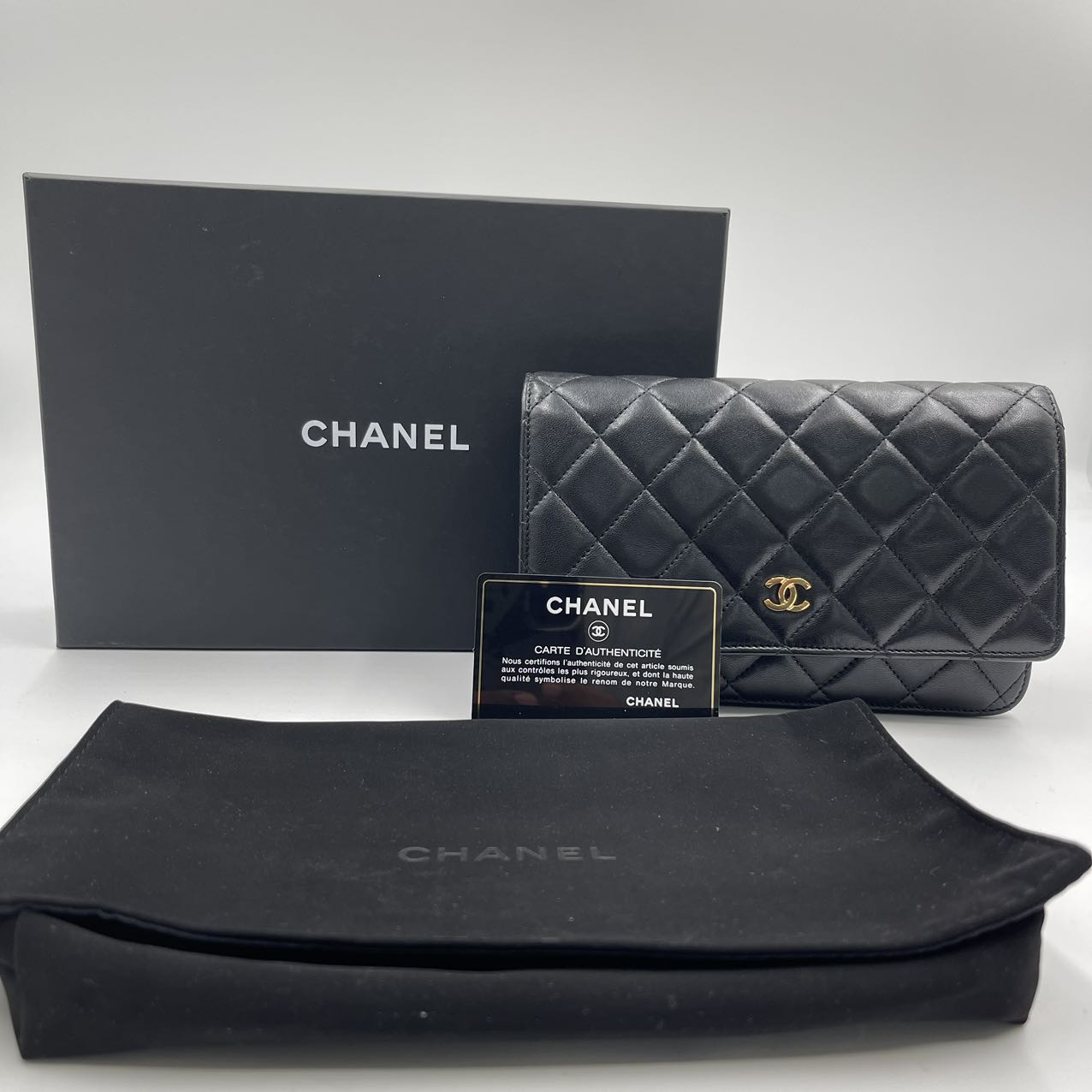 CHANEL<br> Matelassé-Geldbörse mit Kette